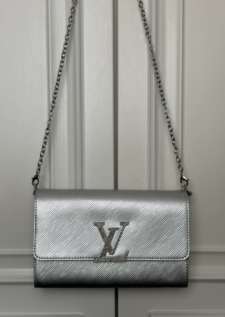 LV  M237  22x14x5cm