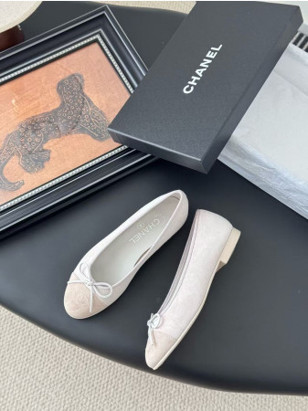 ua Ch*el ballet flats