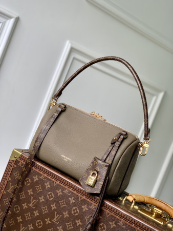 LV Express PM M26360 26x17x13.5cm
