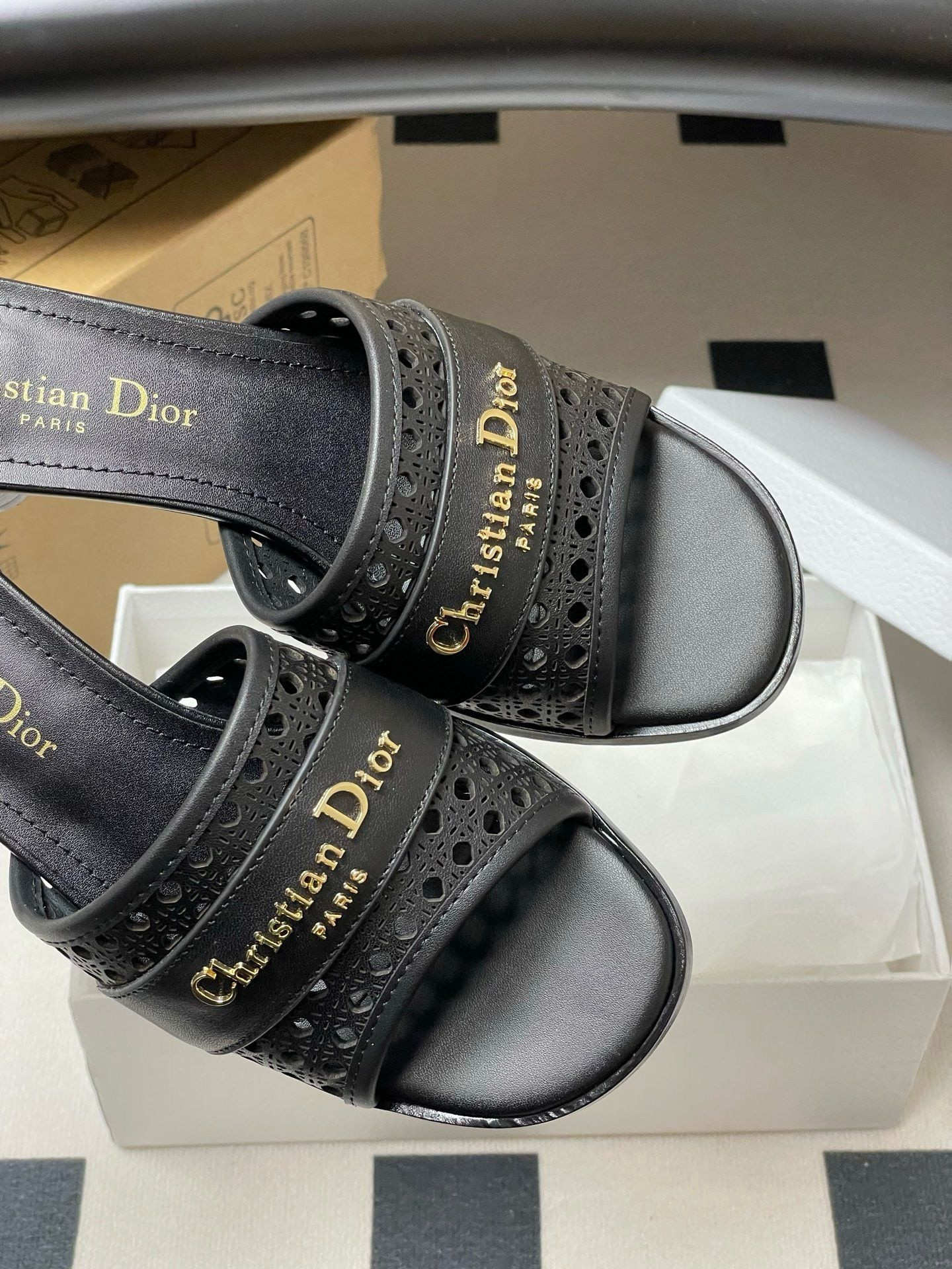 ua D*or d-lane heeled slide