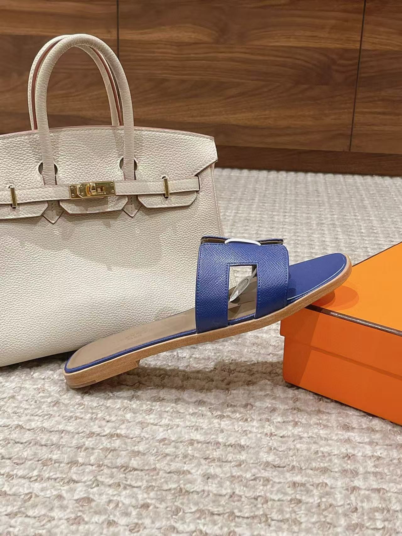 ua H**me5 oran sandal