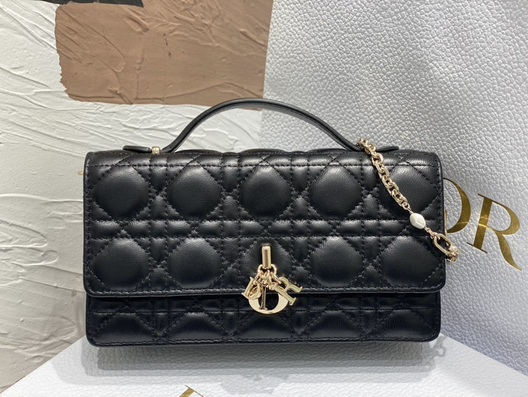 miss D*or mini bag black cannage lambskin s0980onmj_m900 21 x 11.5 x 4.5 cm