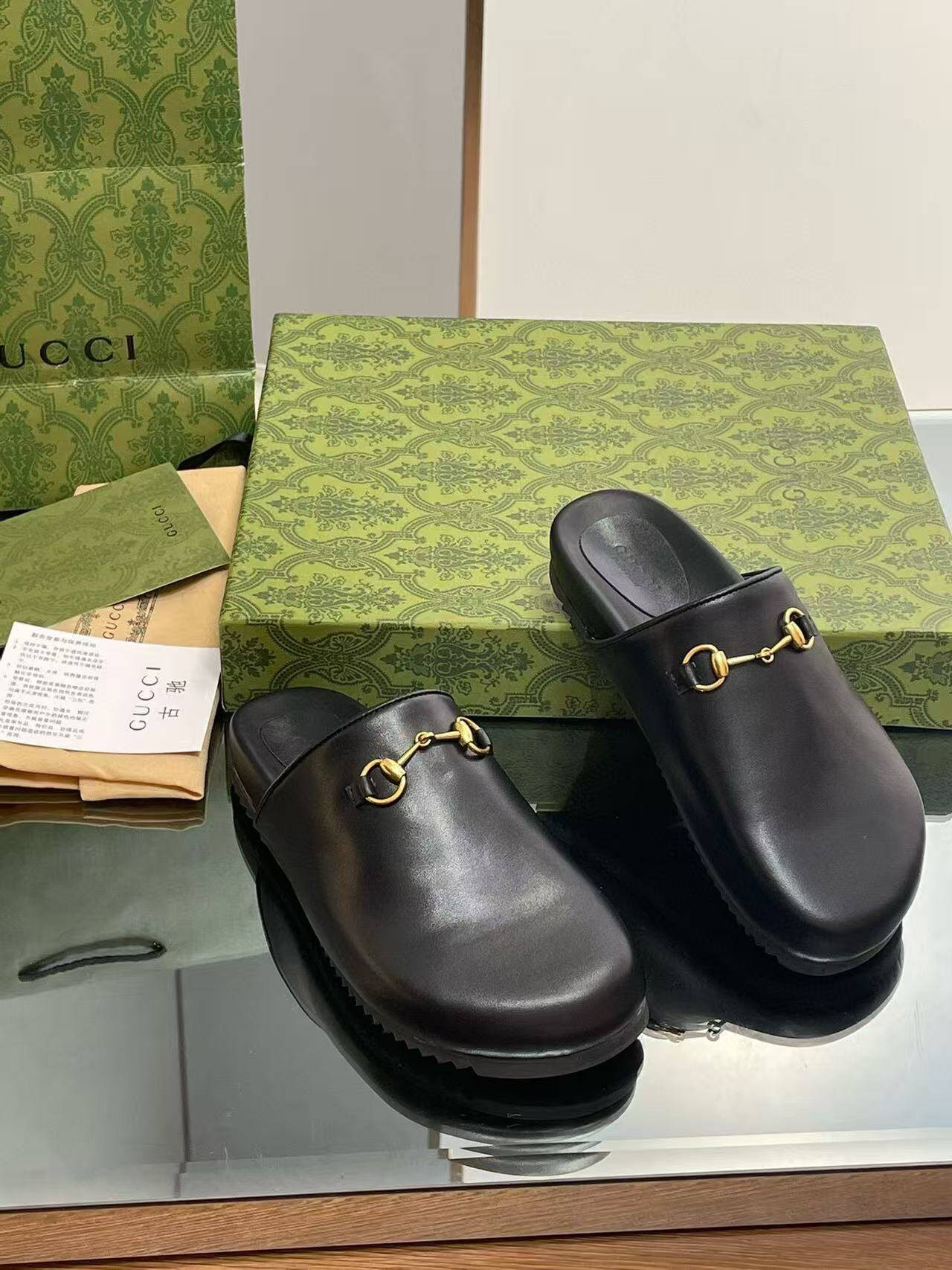 ua G*u*i slippers