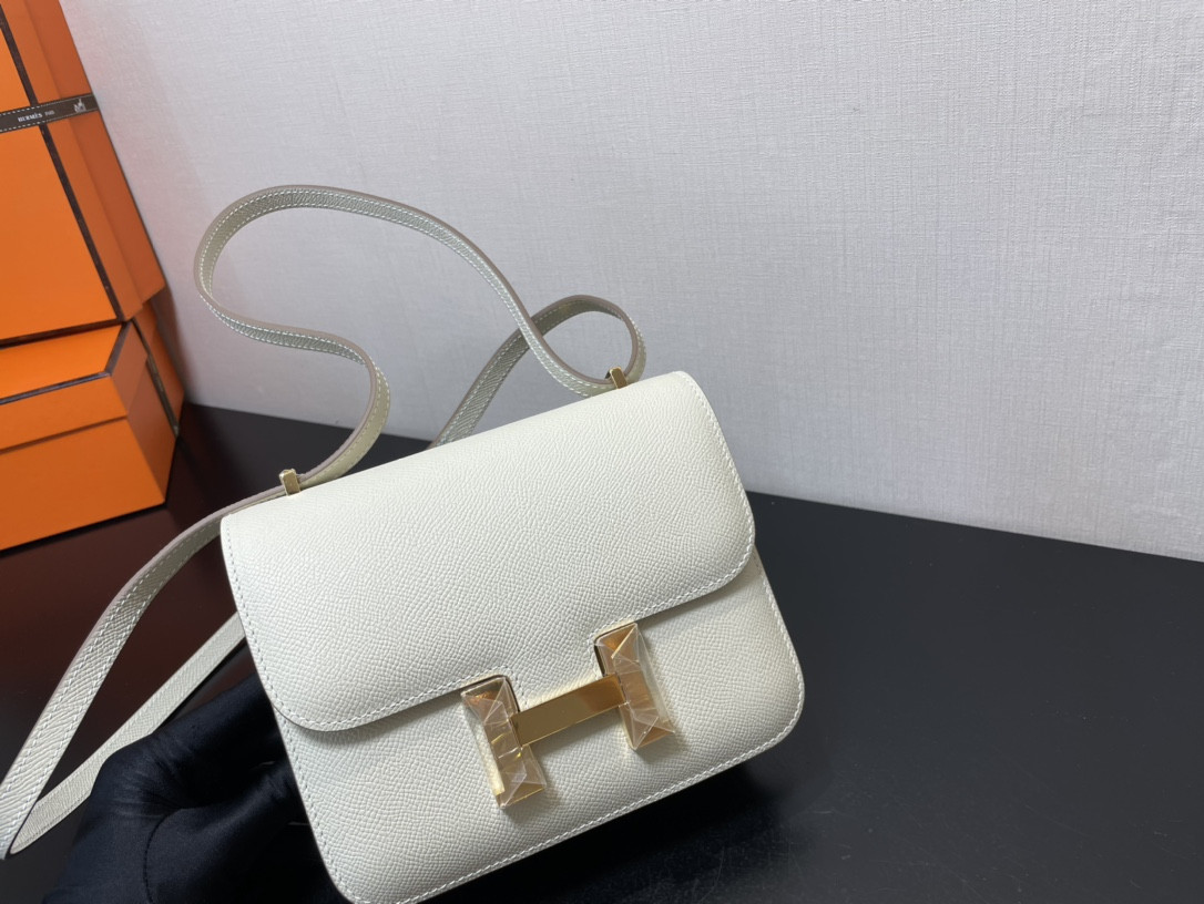 H**mes constance 24 white epsom leather gold hardware 9.4"x5.9"x3"