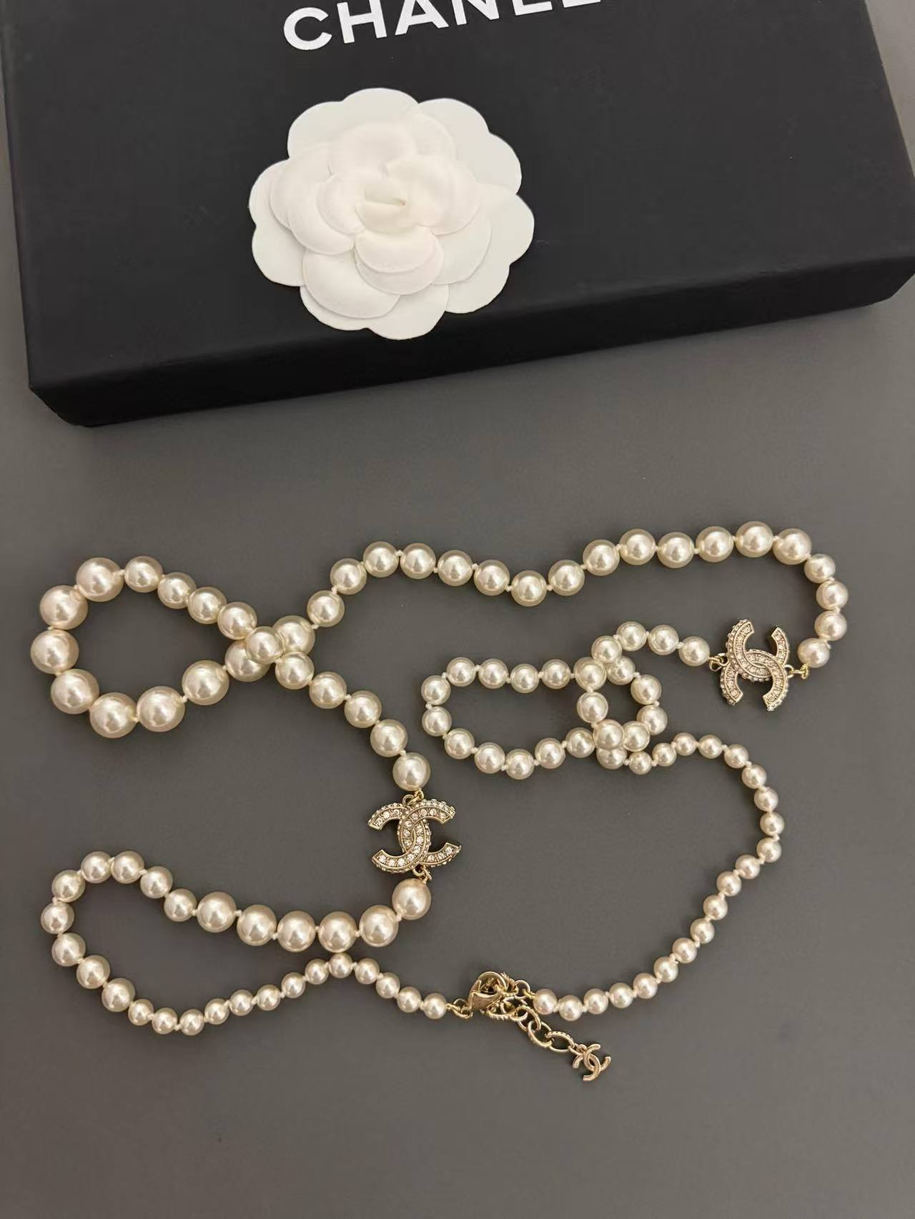 Ch*el long pear necklace