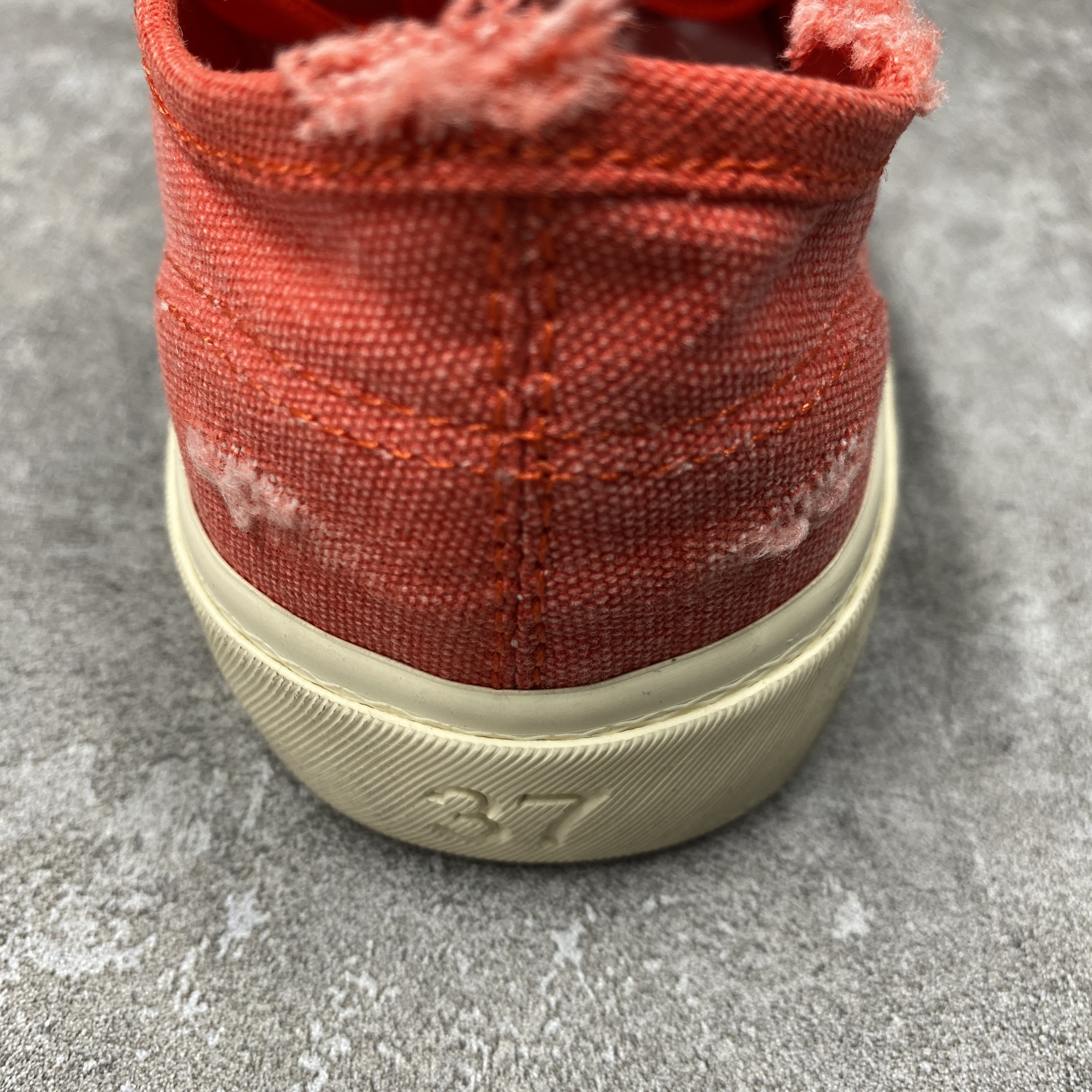 PARIS LOW TOP SNEAKER IN RED