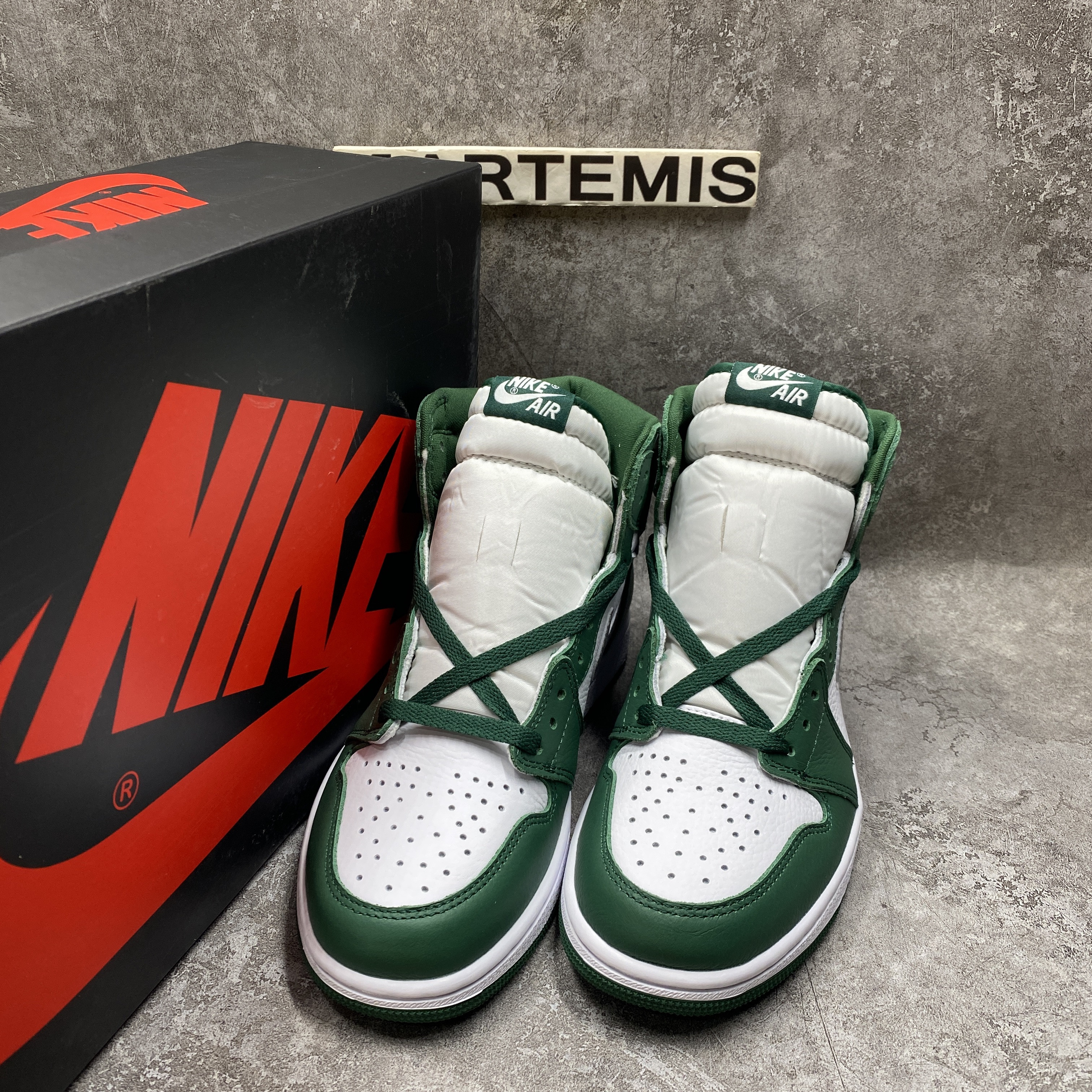 Air Jordan 1 High OG Gorge Green