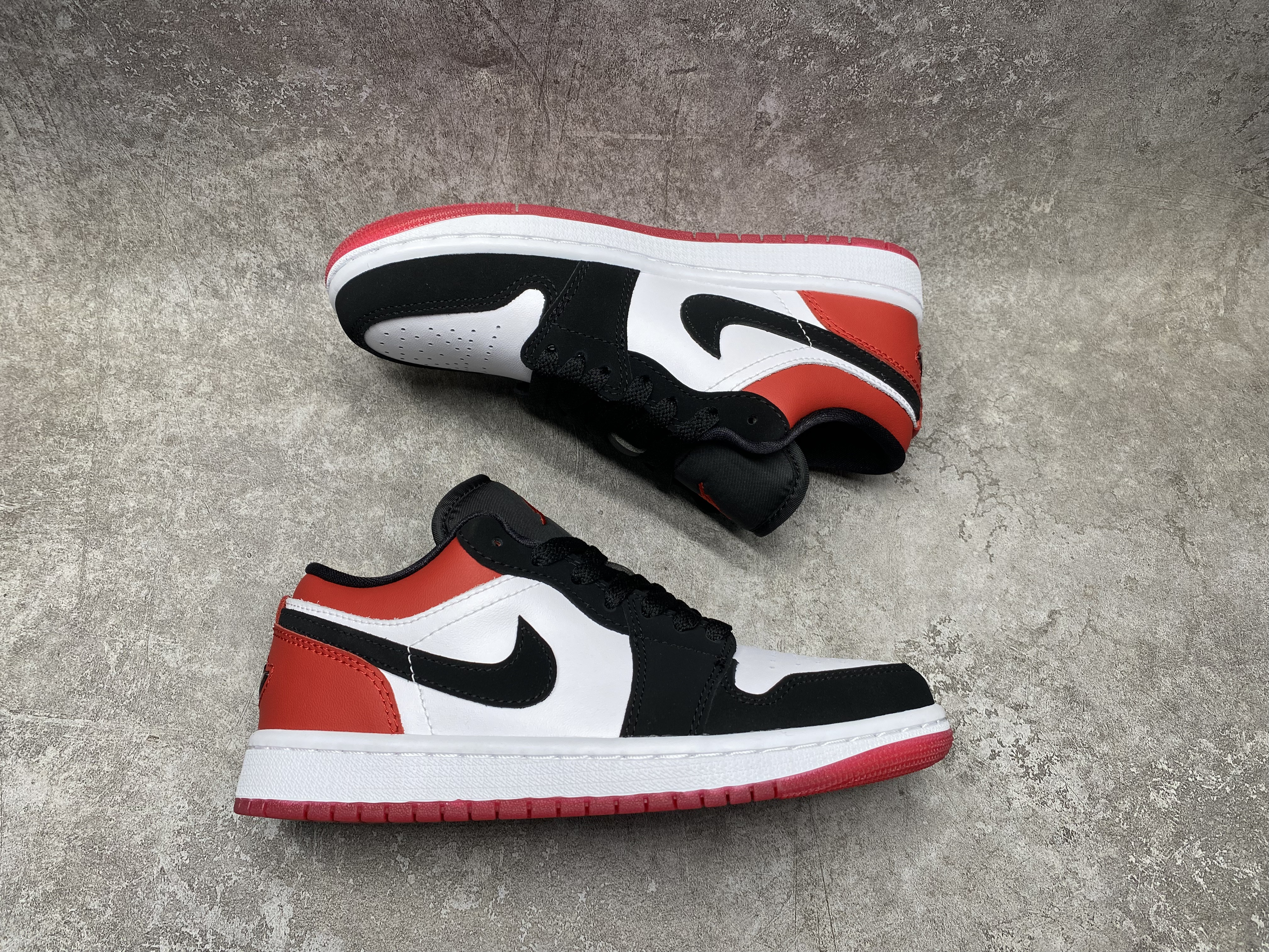 UA AIR JORDAN 1 LOW SE