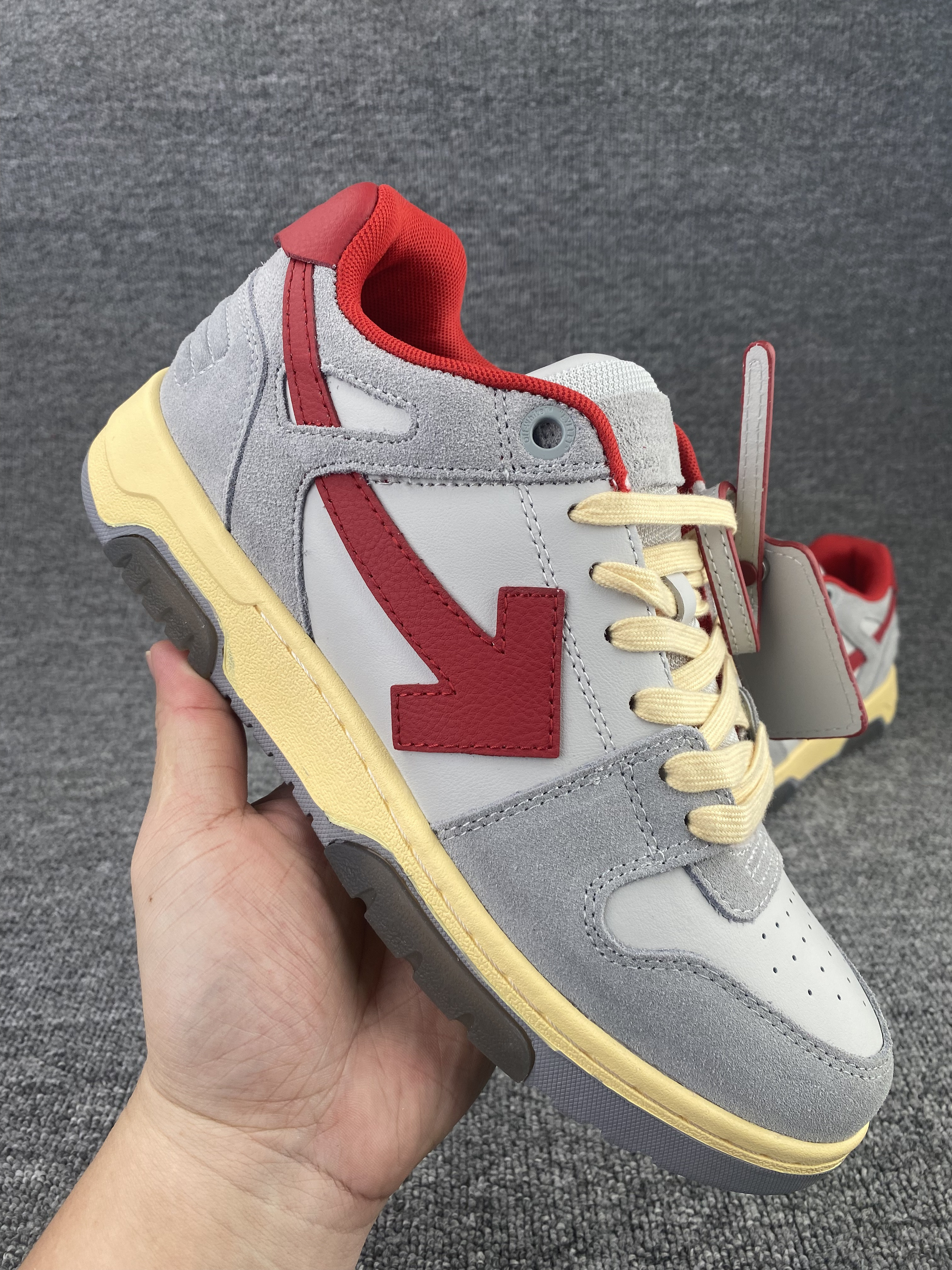 UA OFF-WHITE OUT OF OFFICE LOW