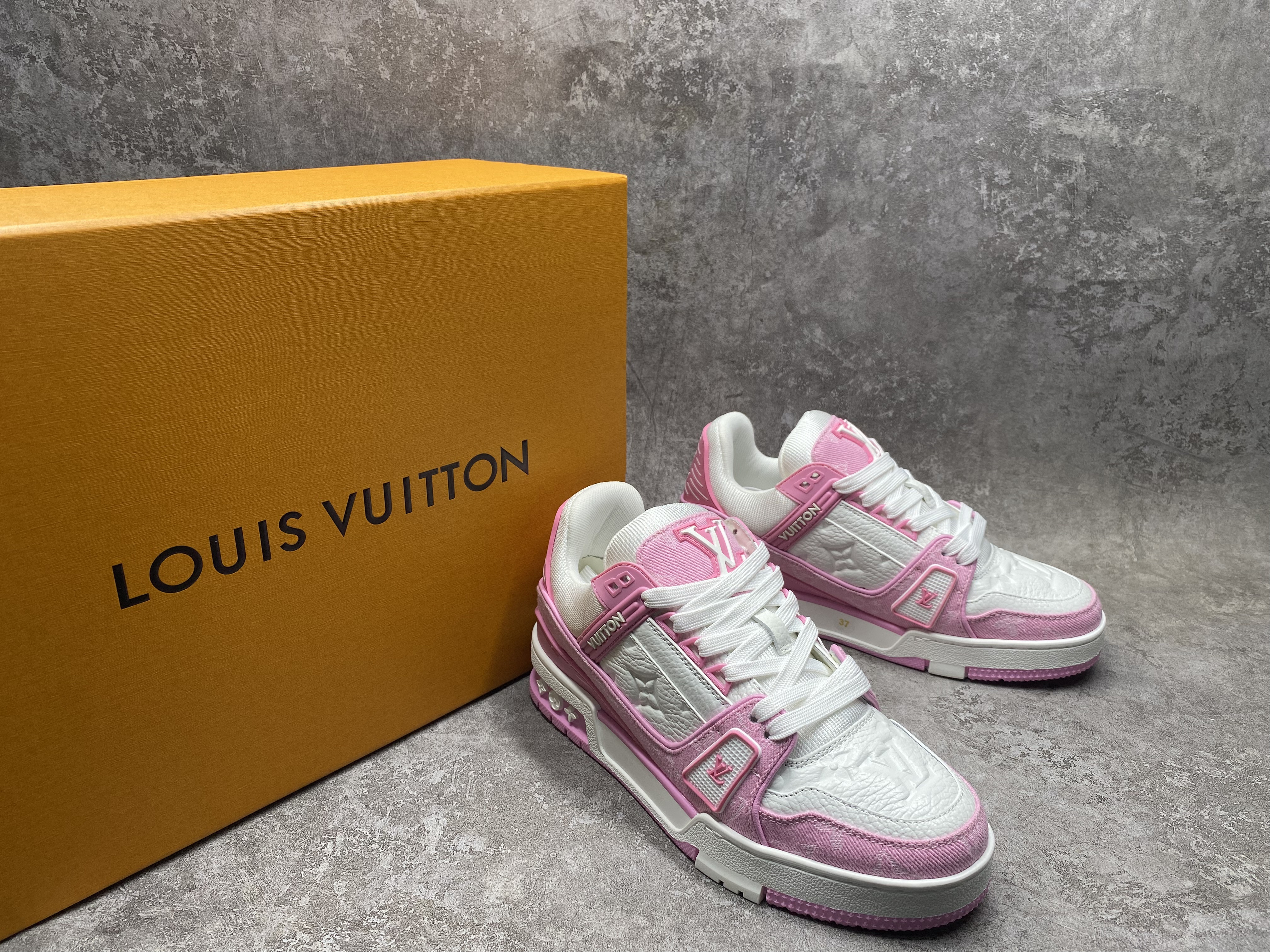 UA LV trainer Sneakers