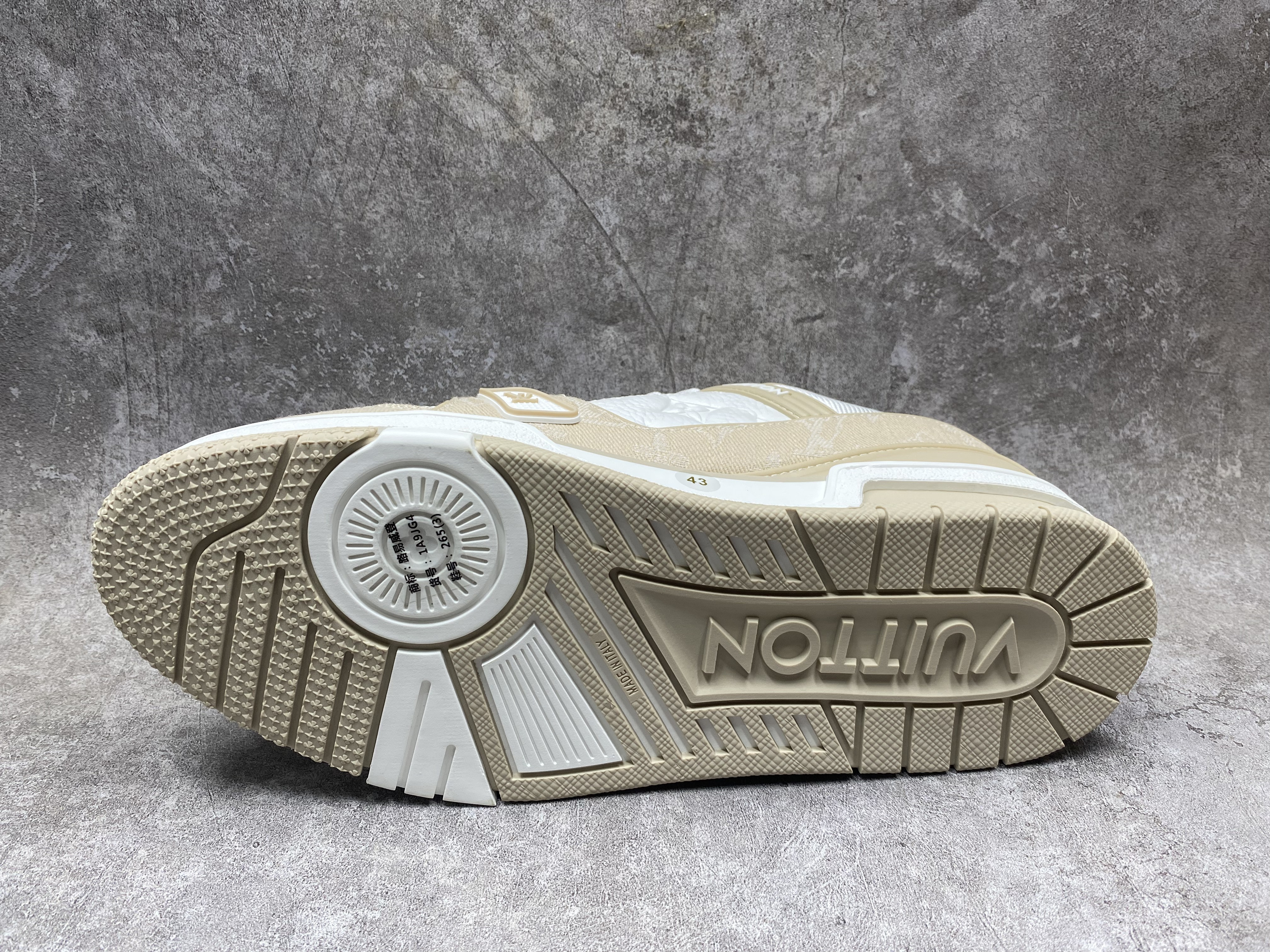UA LV trainer Sneakers