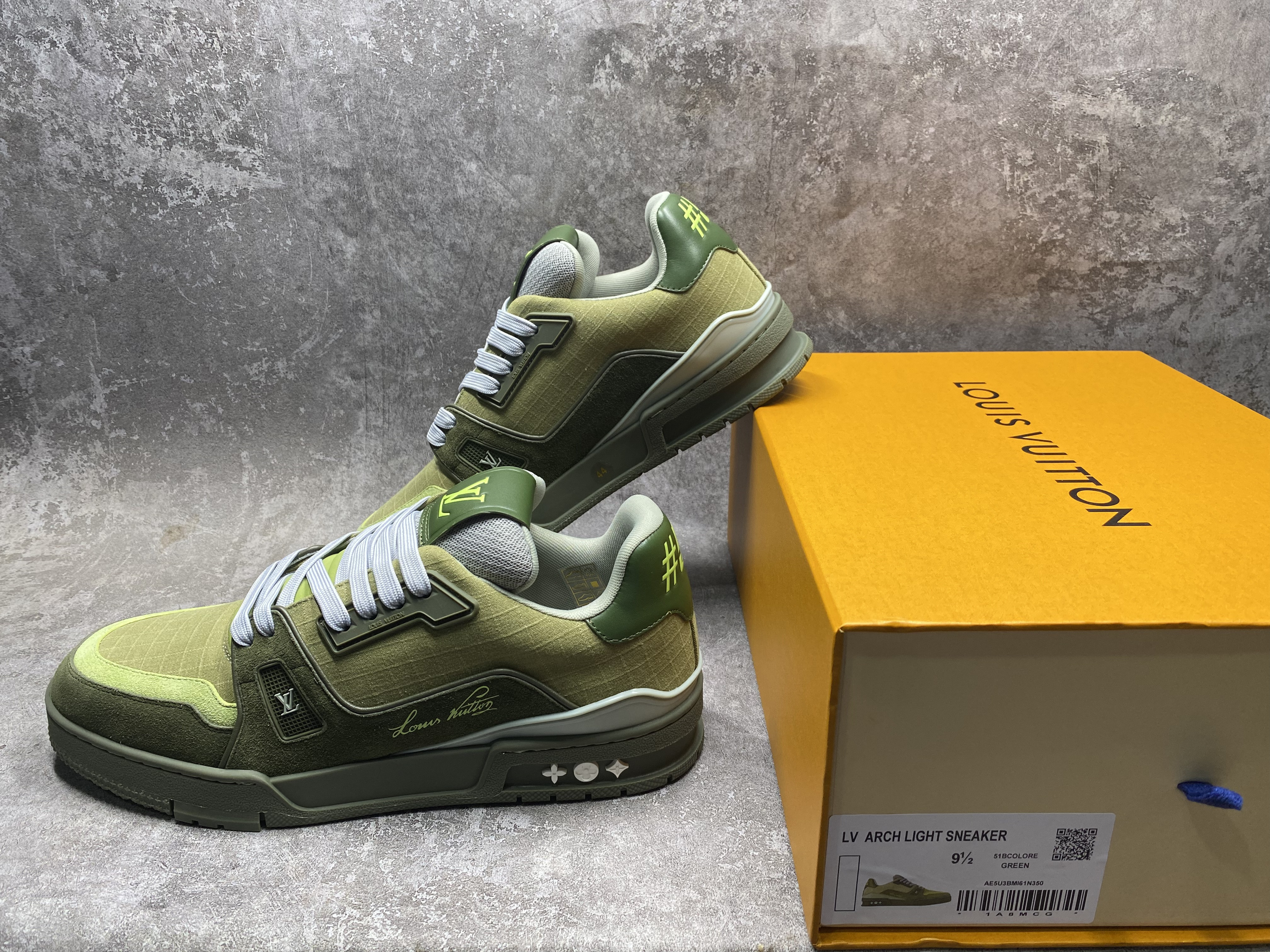 UA LV trainer Sneakers