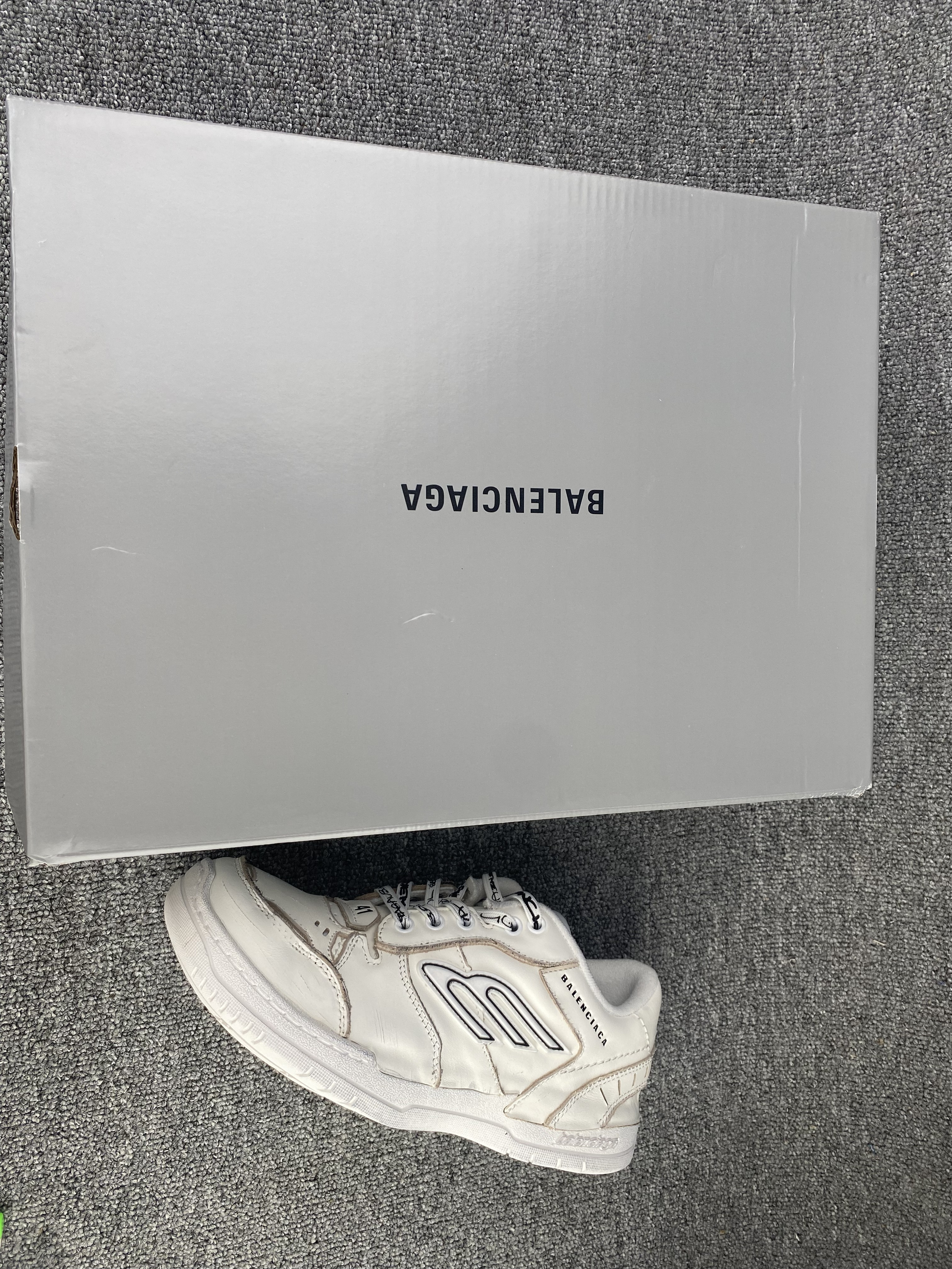 ua Ba*len*cia*ga hamptons medium worn-out sneaker in white(run one size large)