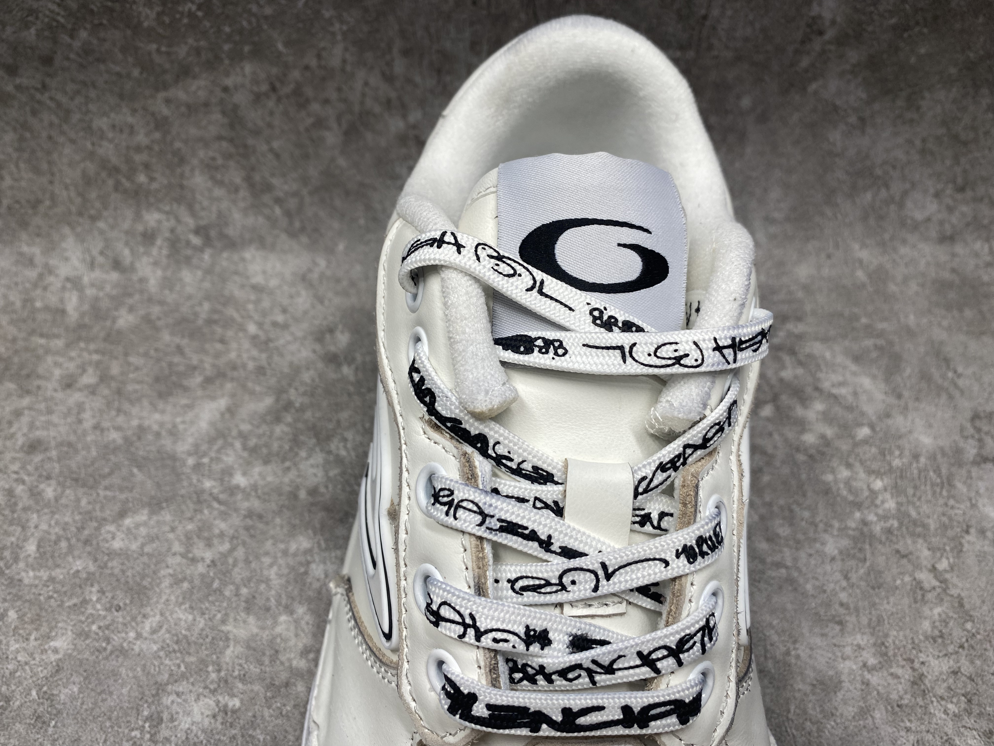 ua Ba*len*cia*ga hamptons medium worn-out sneaker in white(run one size large)