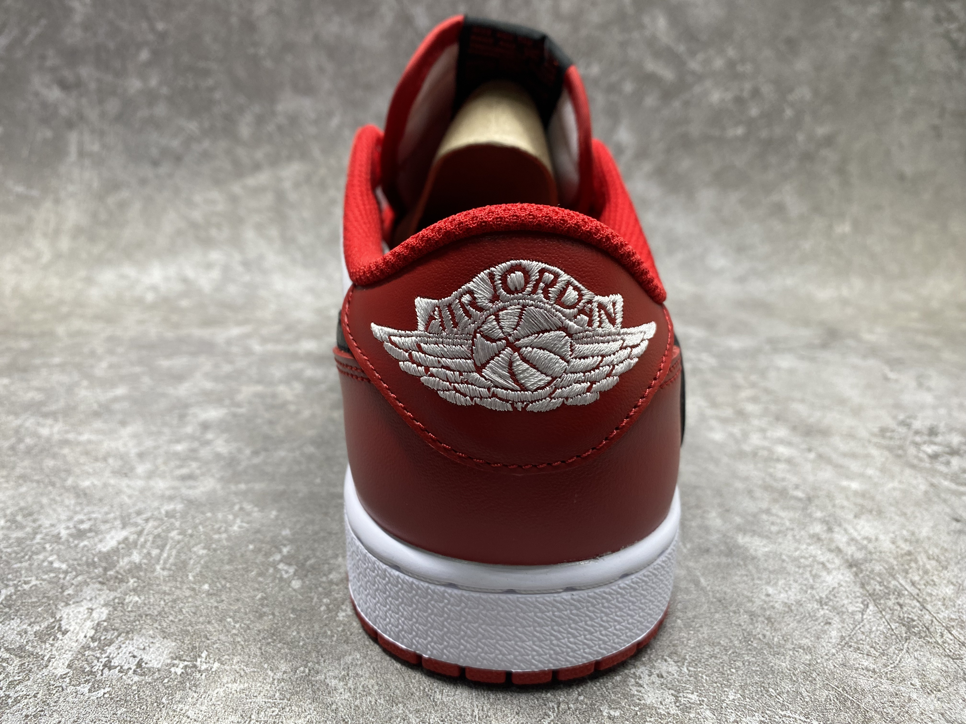 UA TRAVIS SCOTT X AIR JORDAN 1 LOW OG RED