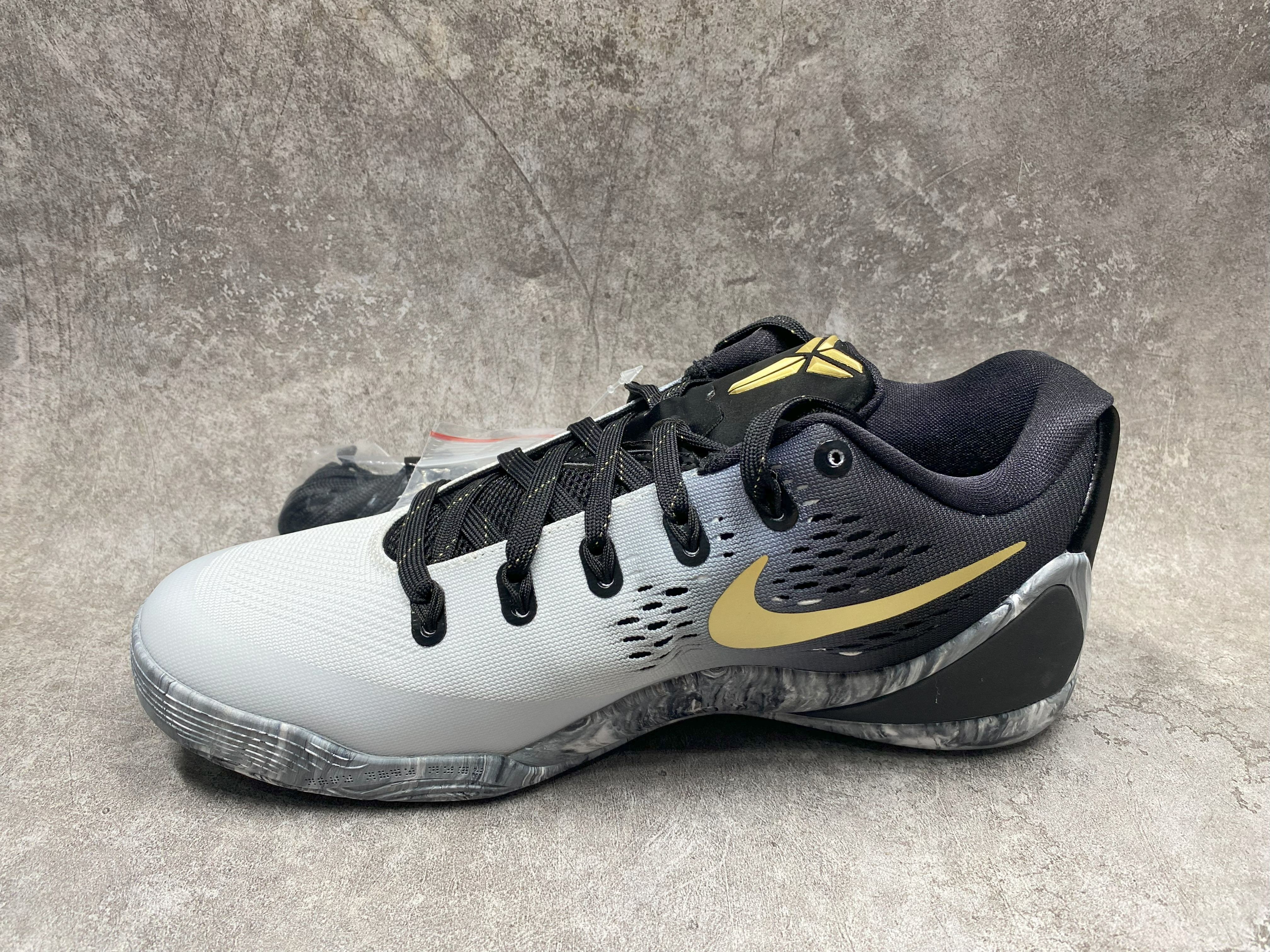 UA Nike Kobe 9 EM Low Protro