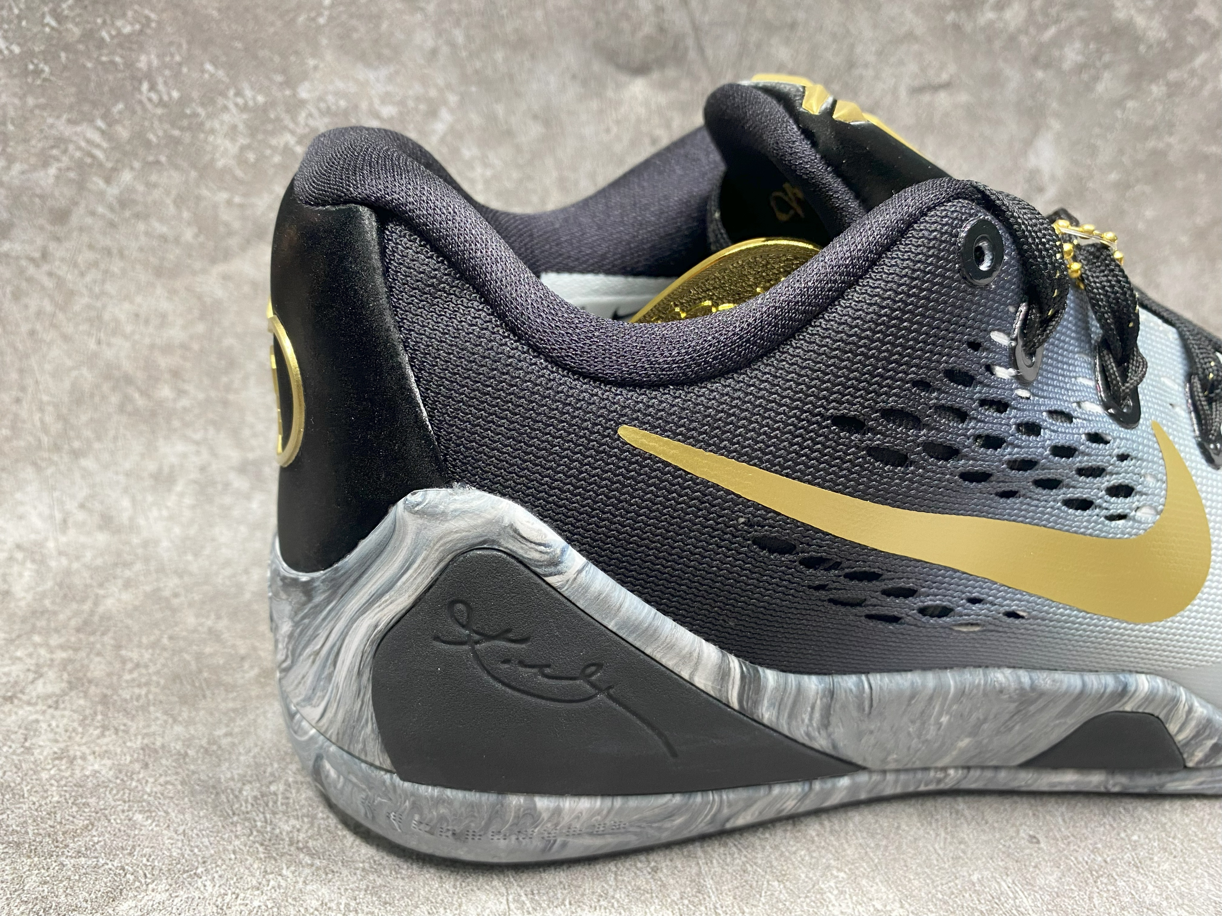 UA Nike Kobe 9 EM Low Protro