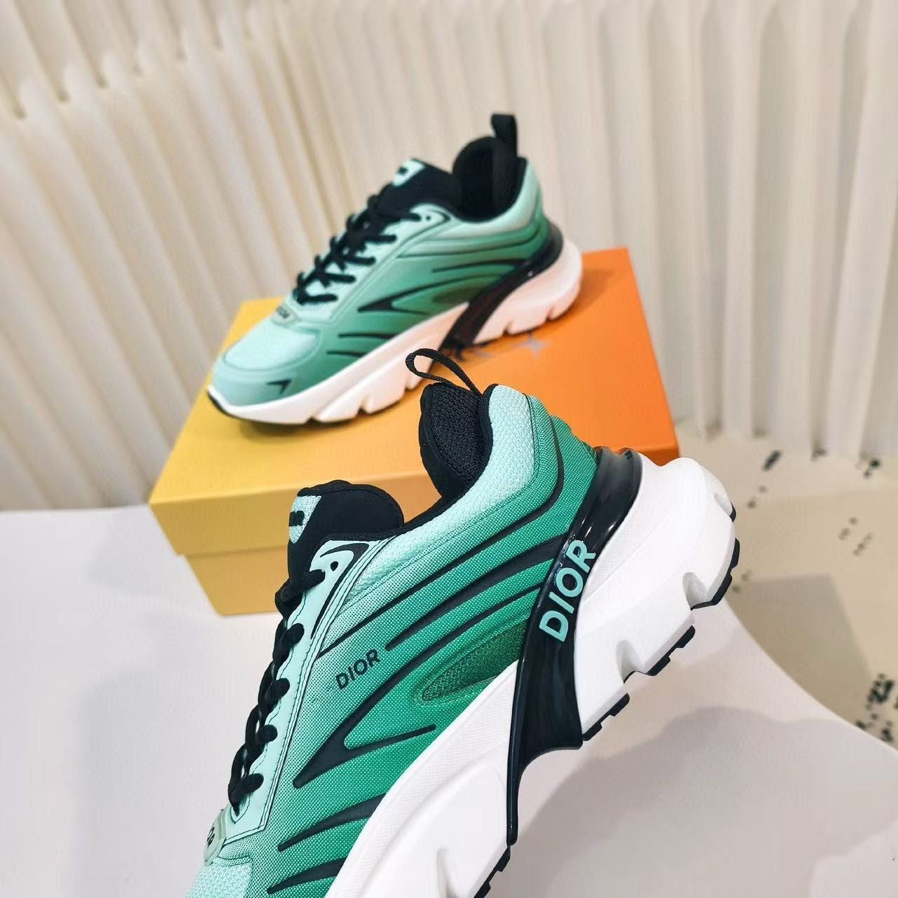 ua D*or sneaker
