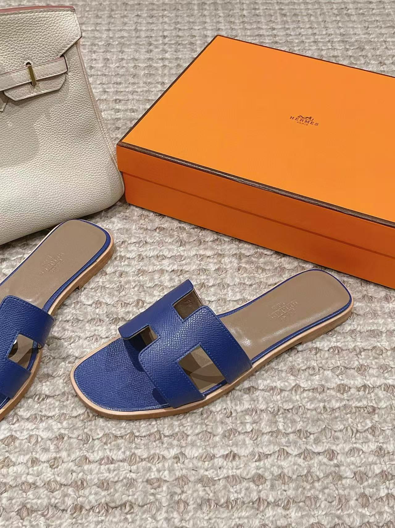 ua H**me5 oran sandal