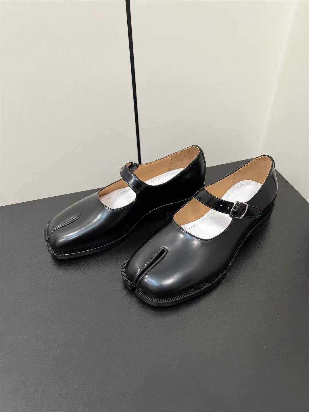 ua ma*s*n Ma*i*la mary jane shoes