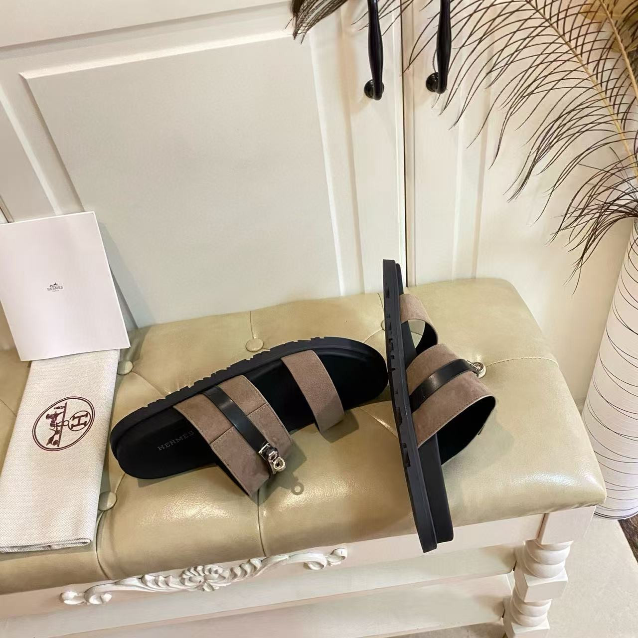 ua H**me5 jackson sandal