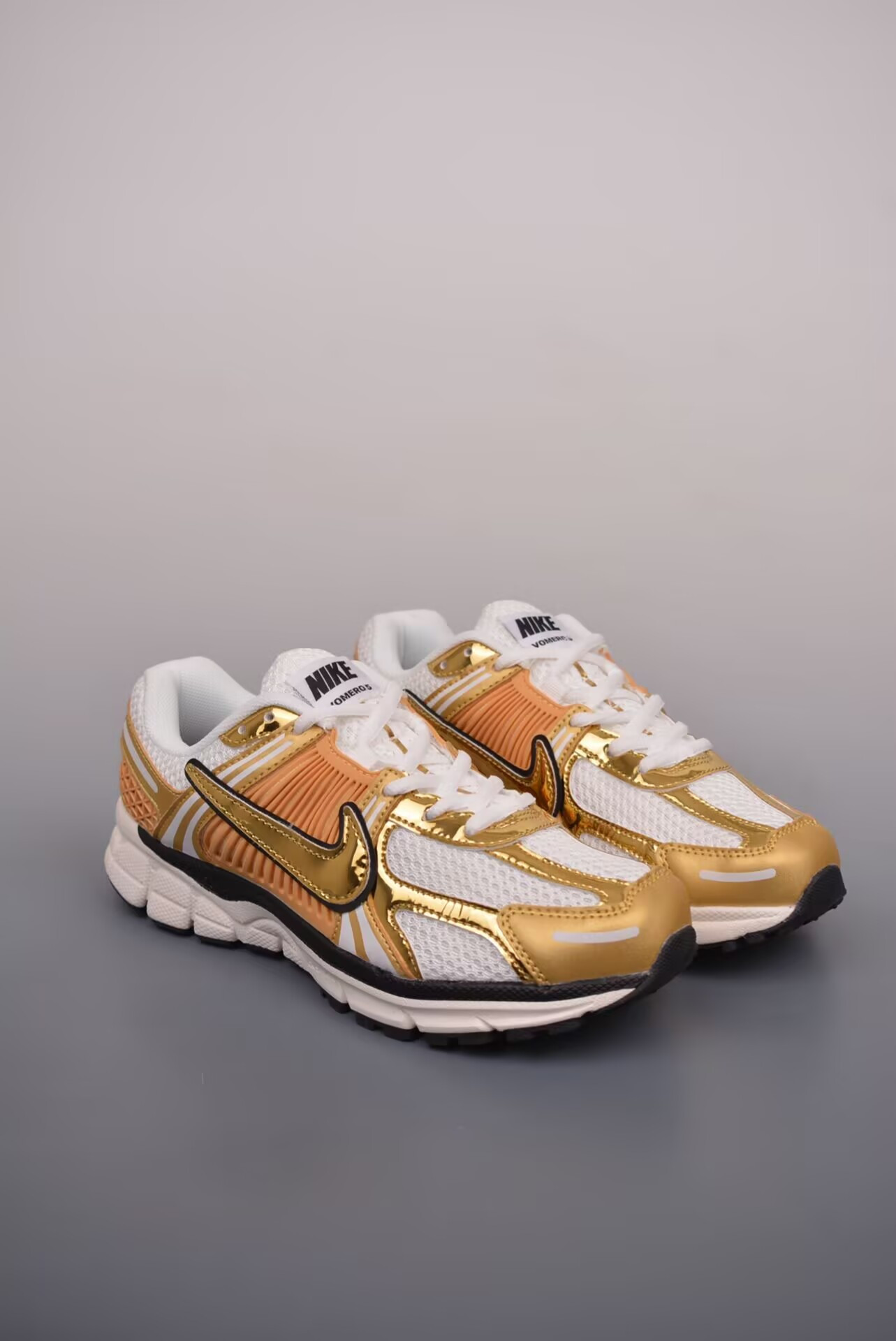UA Nike Zoom Vomero 5