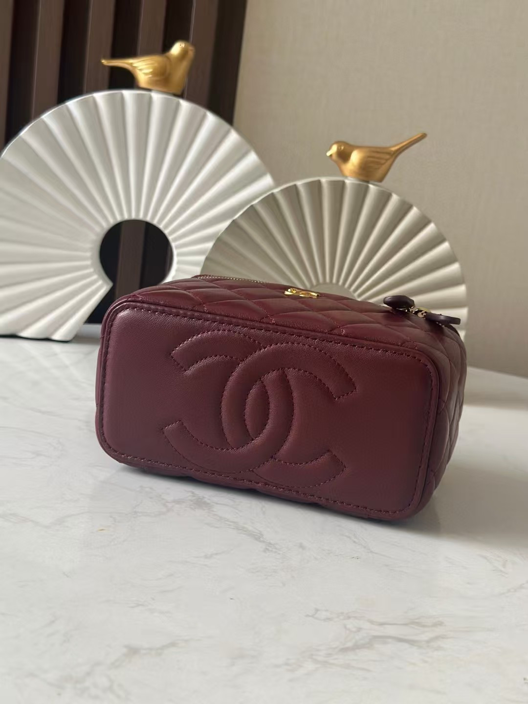 Ch*el vanity with chain 9.5x17x8cm