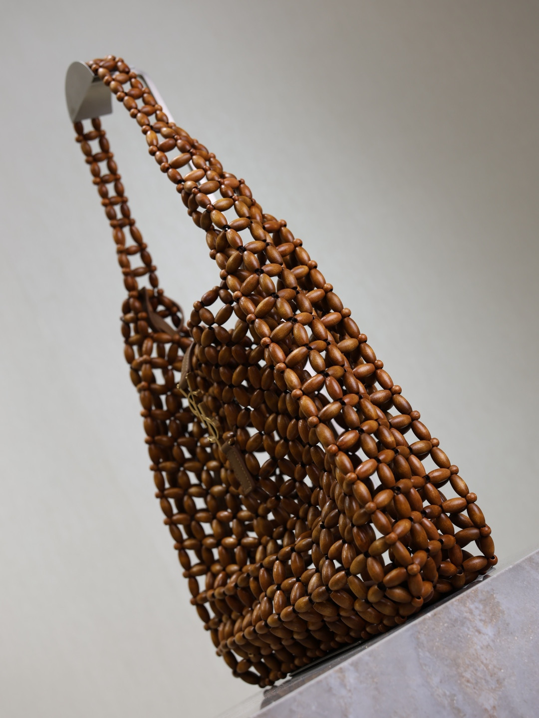 Y*L le 5 à 7 large in wood beads 30x35x10cm