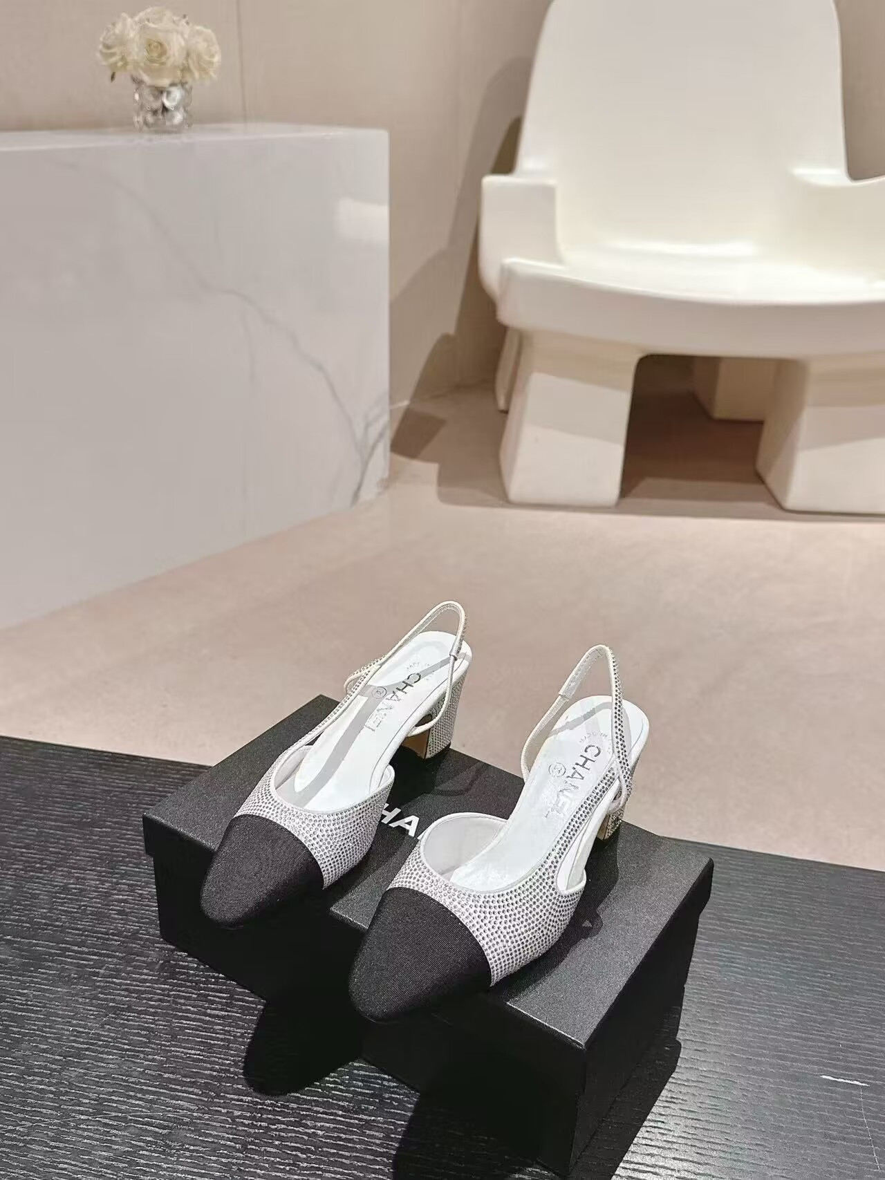 ua Ch*el slingbacks