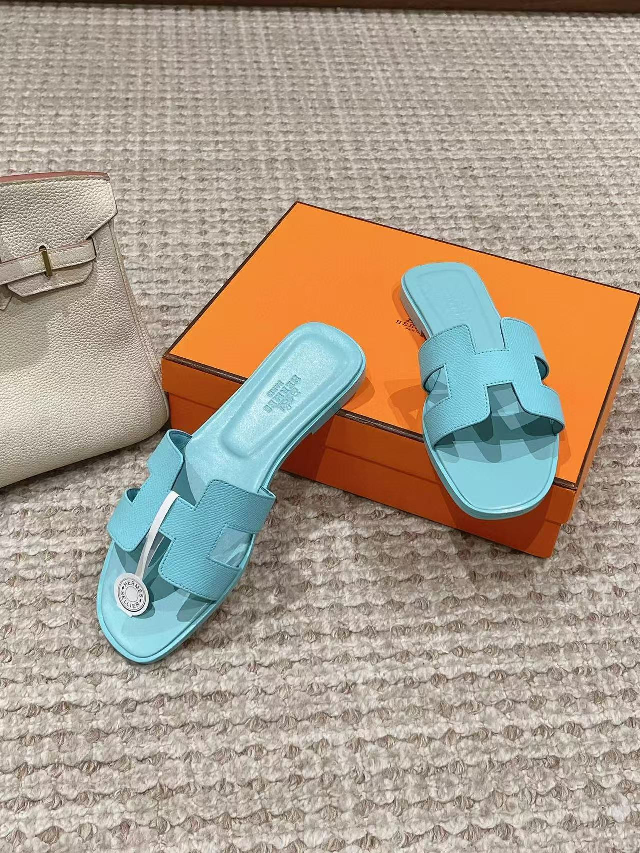 ua H**me5 oran sandal