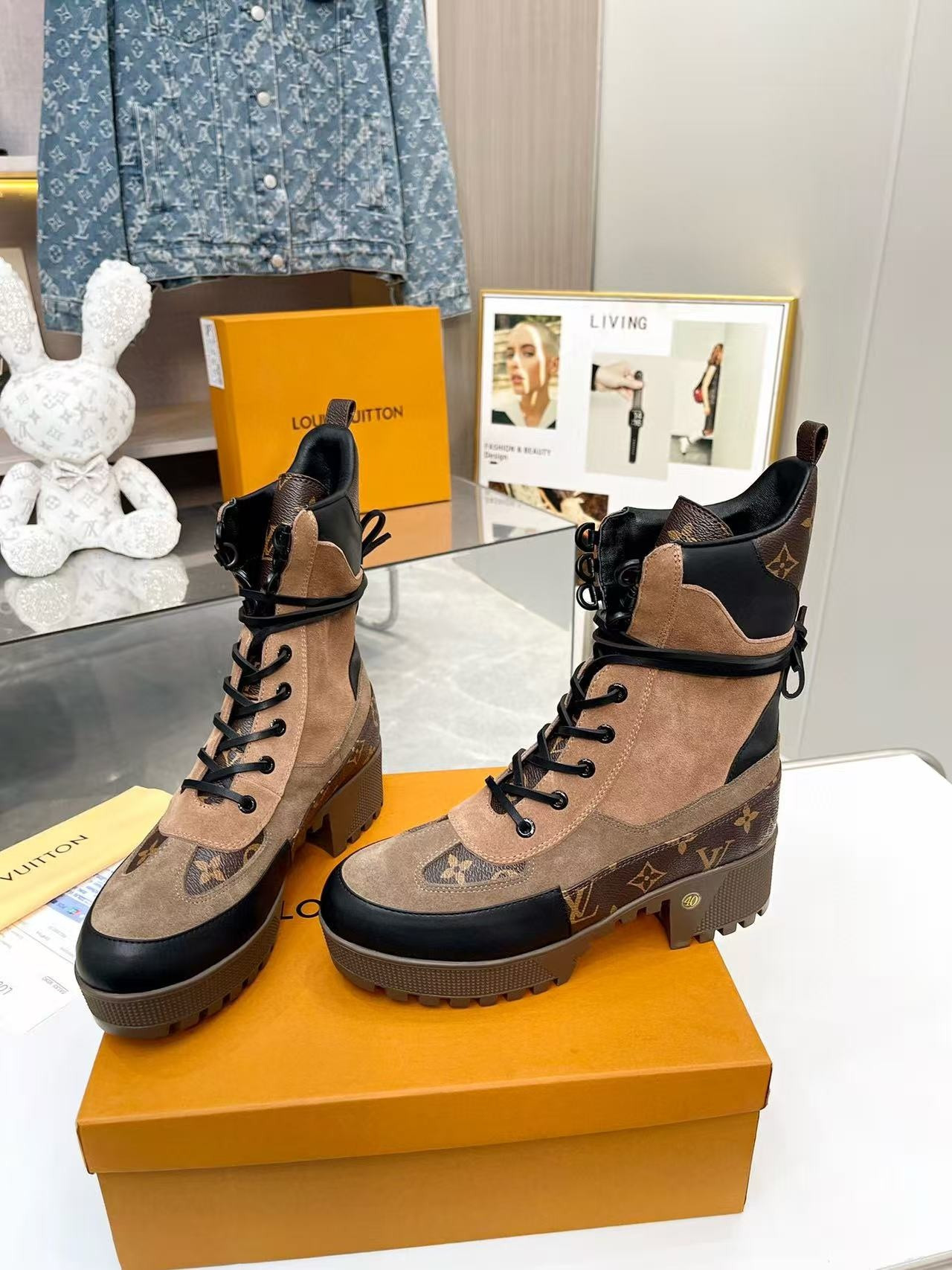 UA LV Laureate Platform Desert Boot