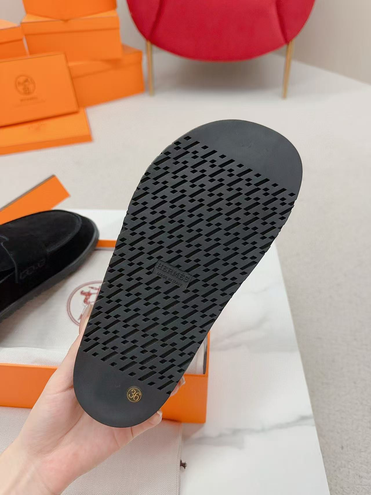 ua H**me5 slippers