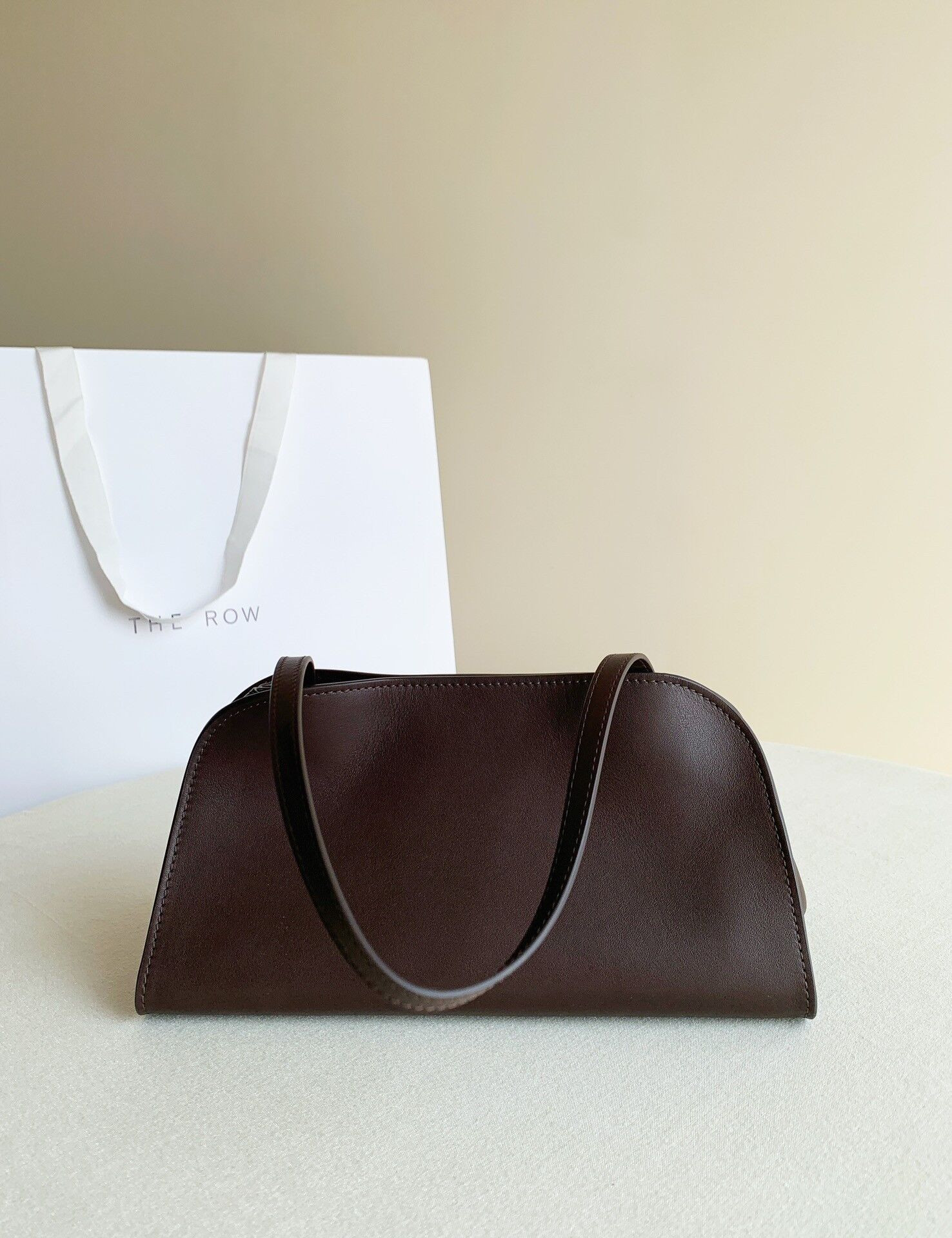 T*e R0w peggy clutch in leather 28x13x14cm