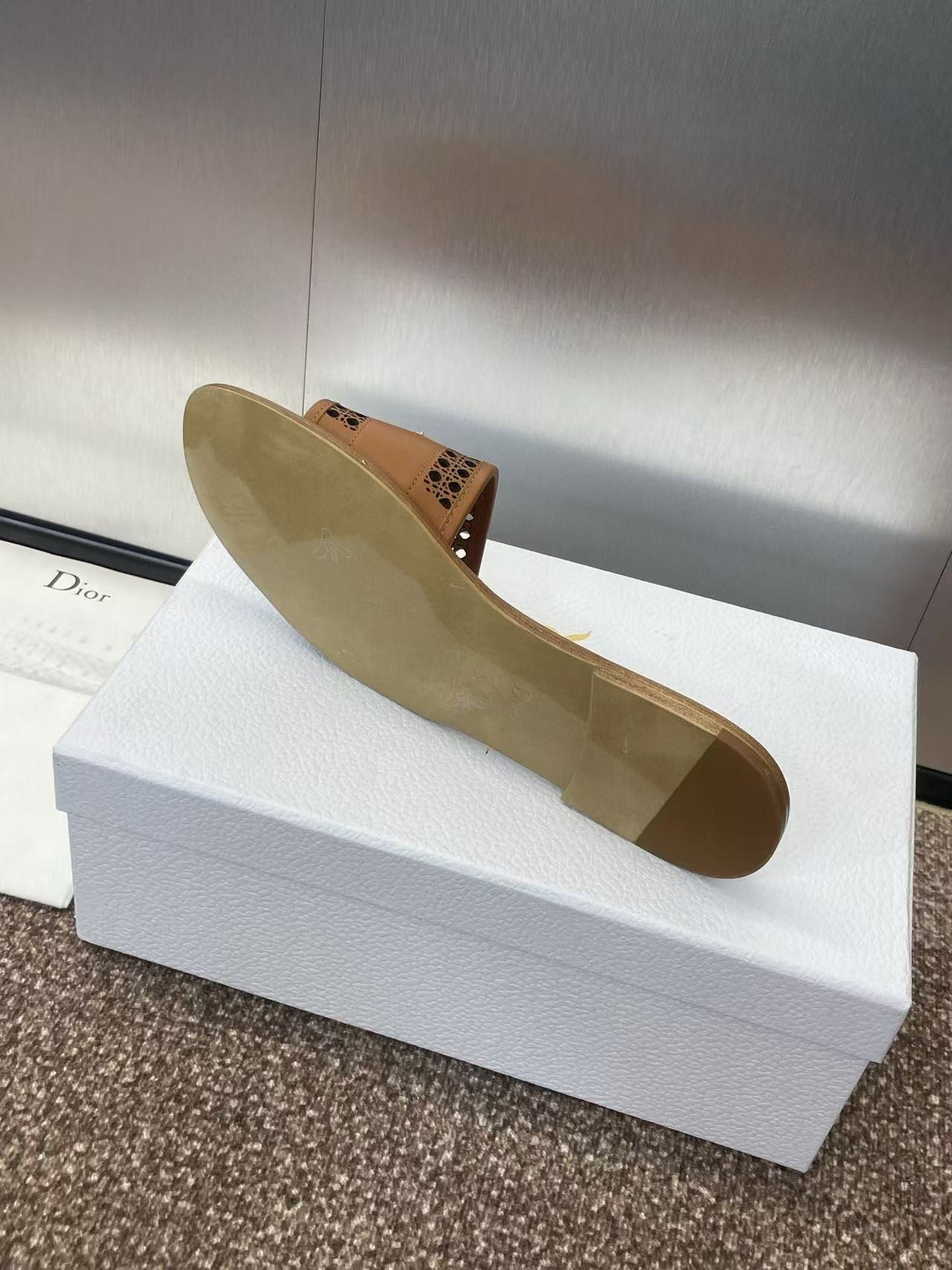 ua D*or d-lane slide