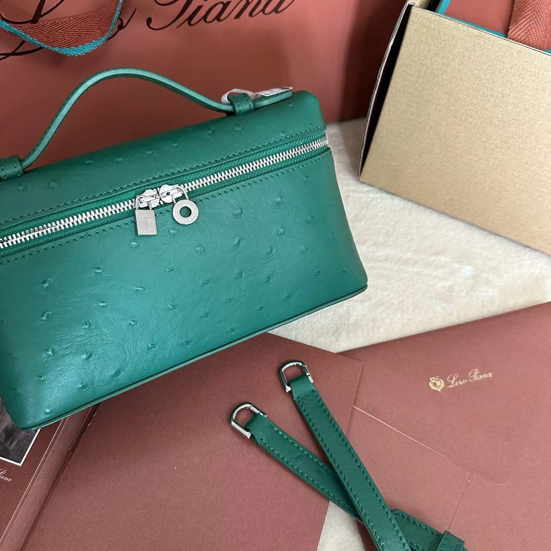 L**o p*ana extra pocket l19 ostrich-grained leather 11x19x6.5cm