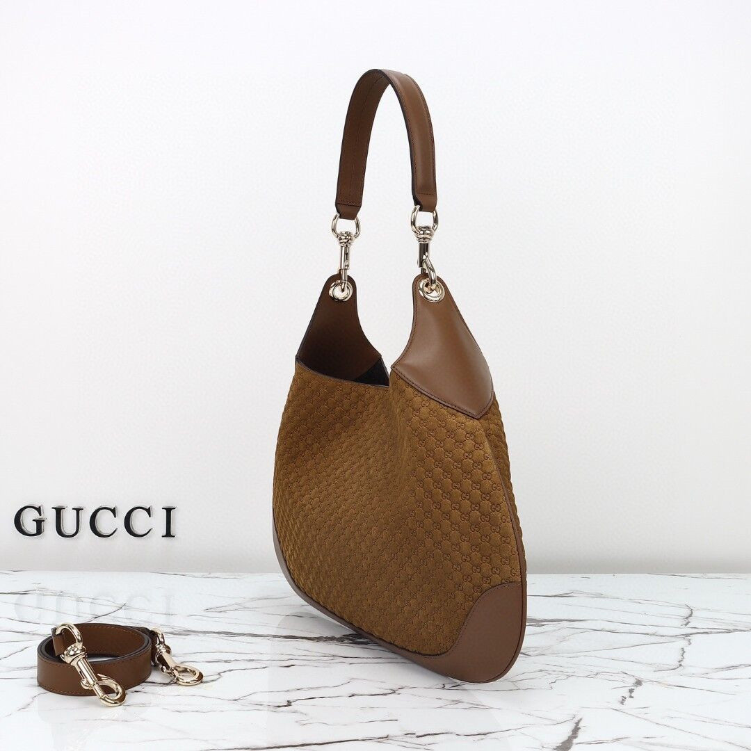 G*u*i b shoulder bag 42x 36x 2cm