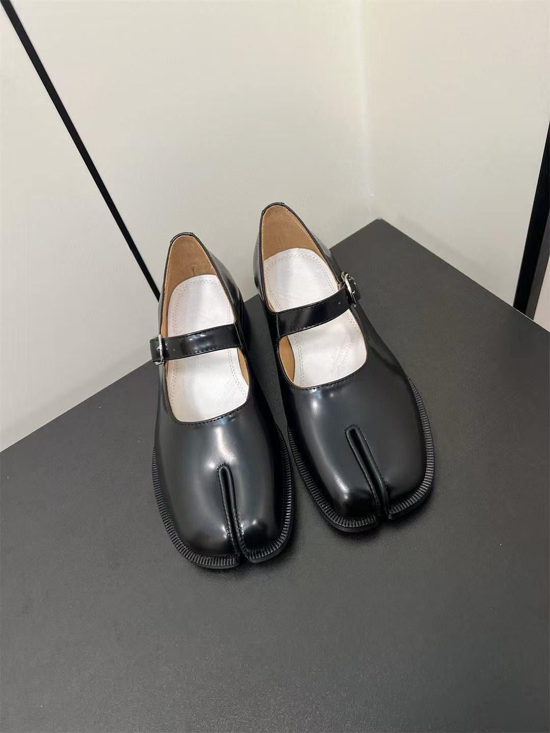 ua ma*s*n Ma*i*la mary jane shoes