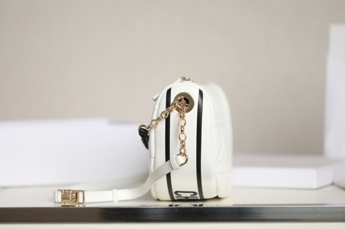 lambskin cannage medium D*or vibe hobo bag white