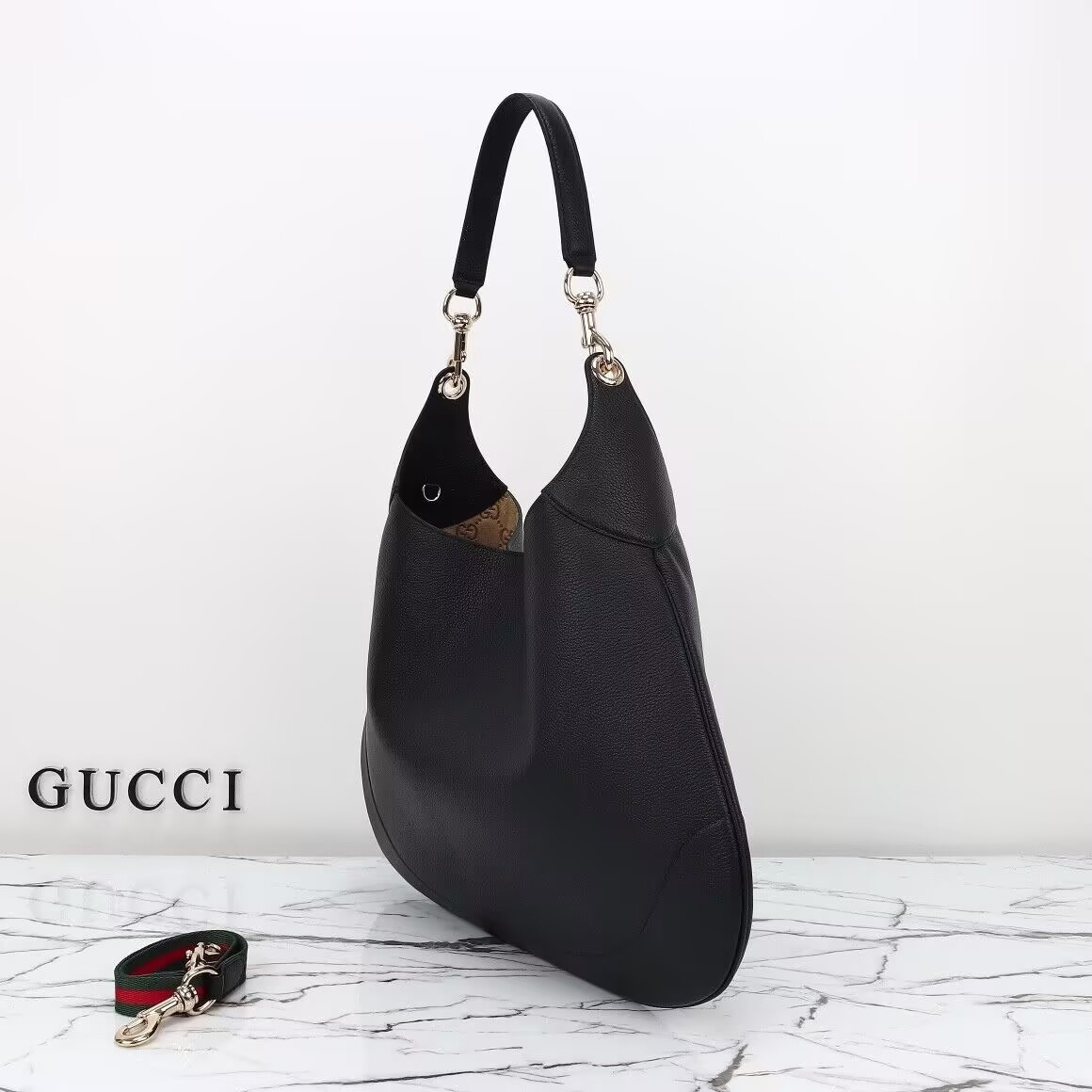 G*u*i b medium shoulder bag 49x46x4cm