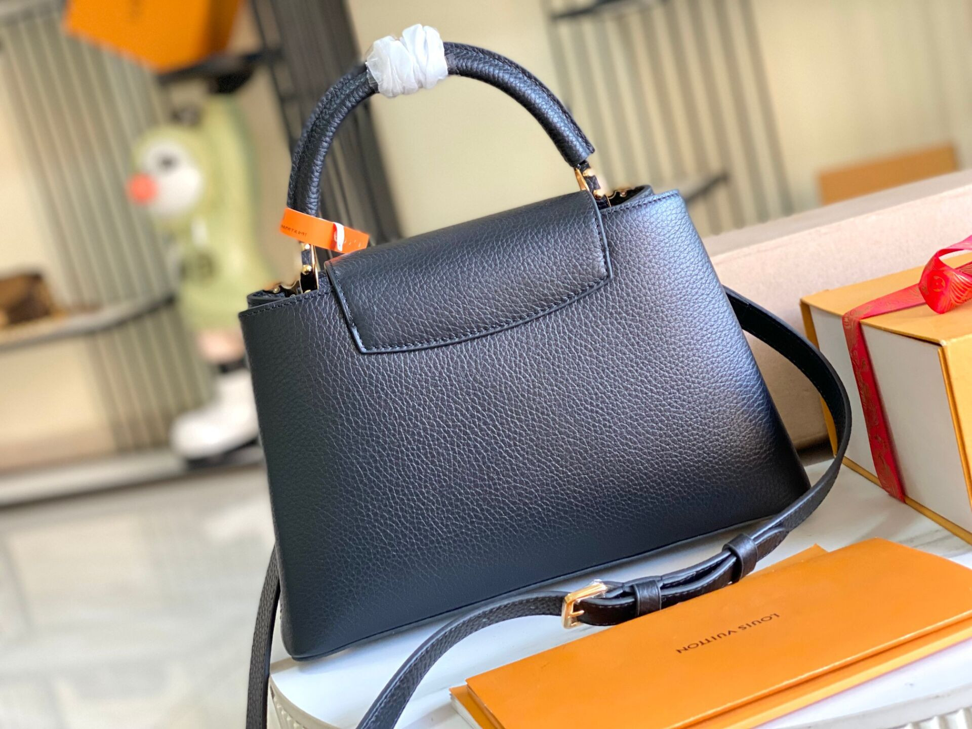 LV Capucines Medium M23263 30x20x11cm
