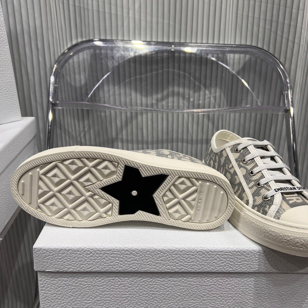 ua D*or walk