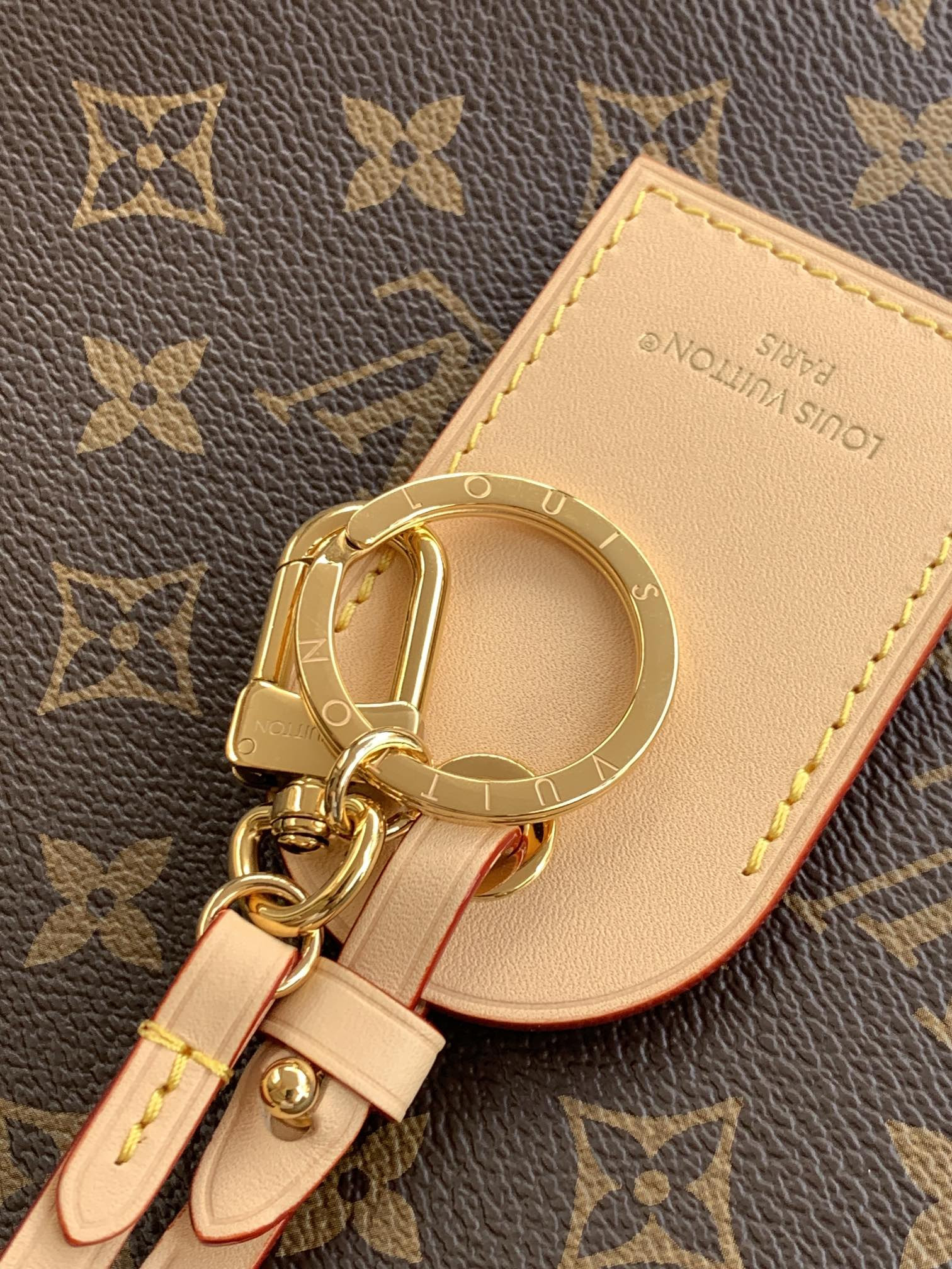 LV Again M25877 53x30x15.5cm