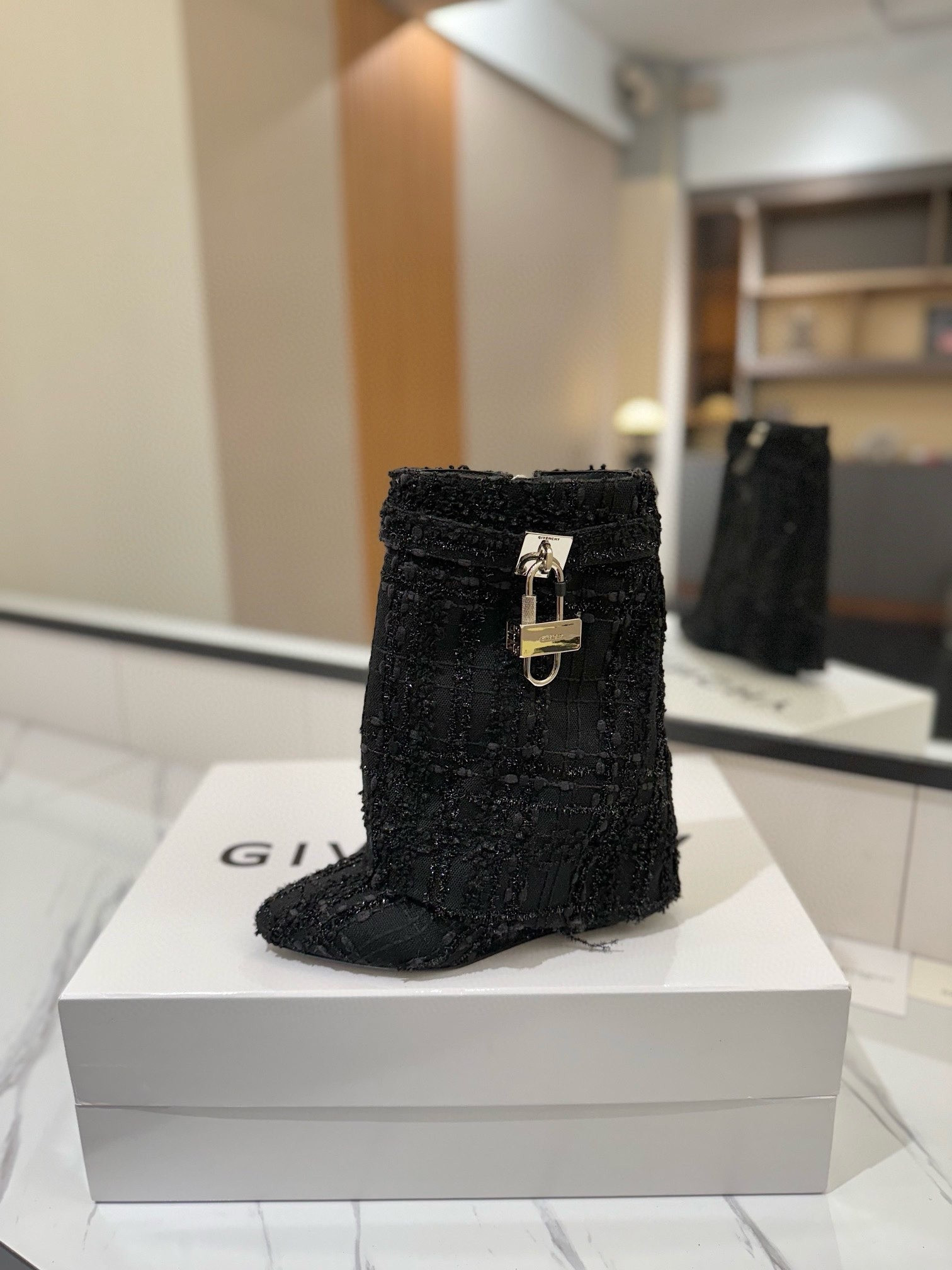 ua G1uenchy boots