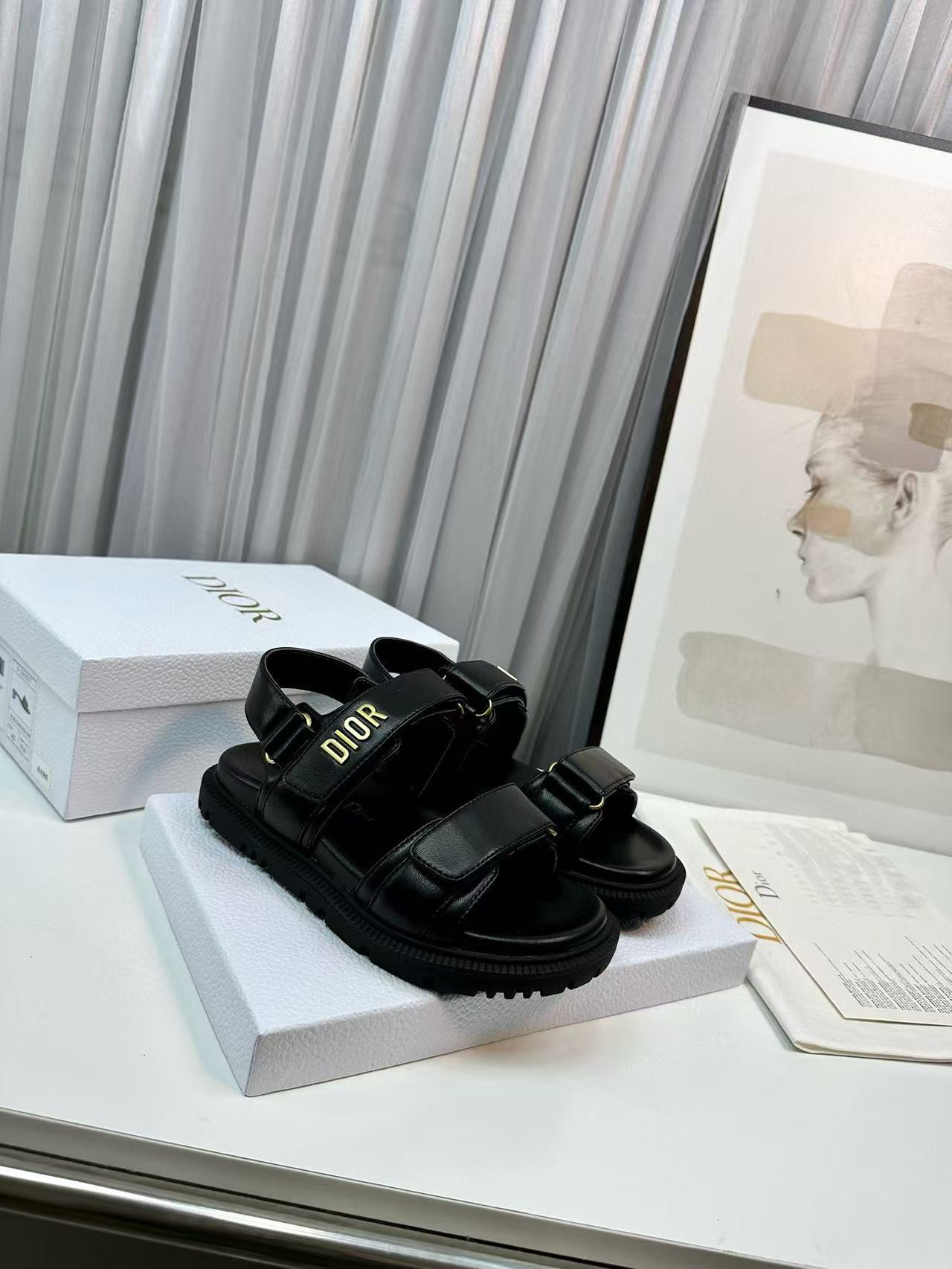 ua D*or D*oract sandal
