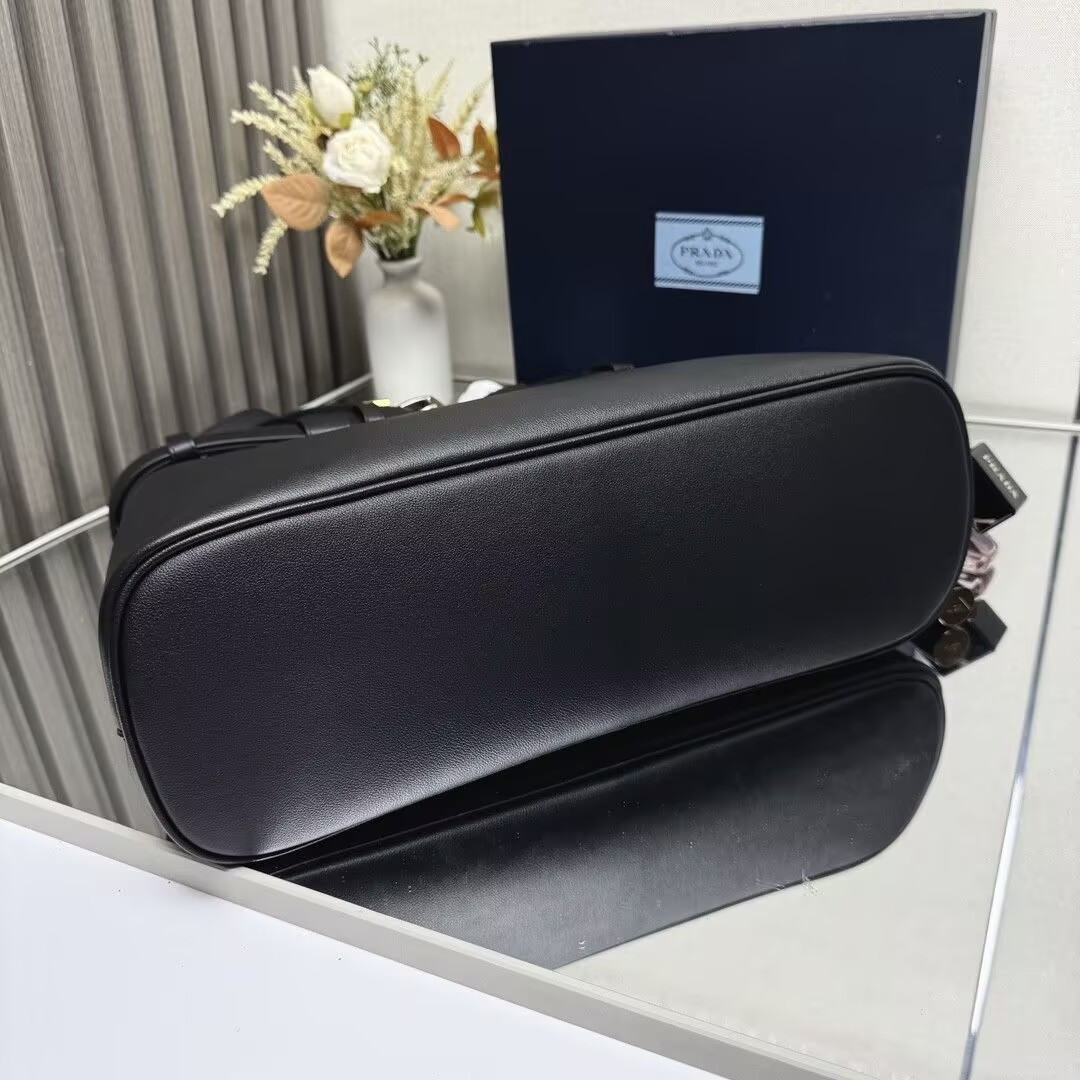 Pra*a buckle leather bag with belt black 25x35x14cm