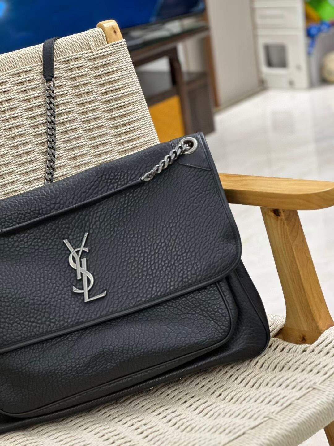 Y*L niki oversized in grained lambskin 47x34x16cm