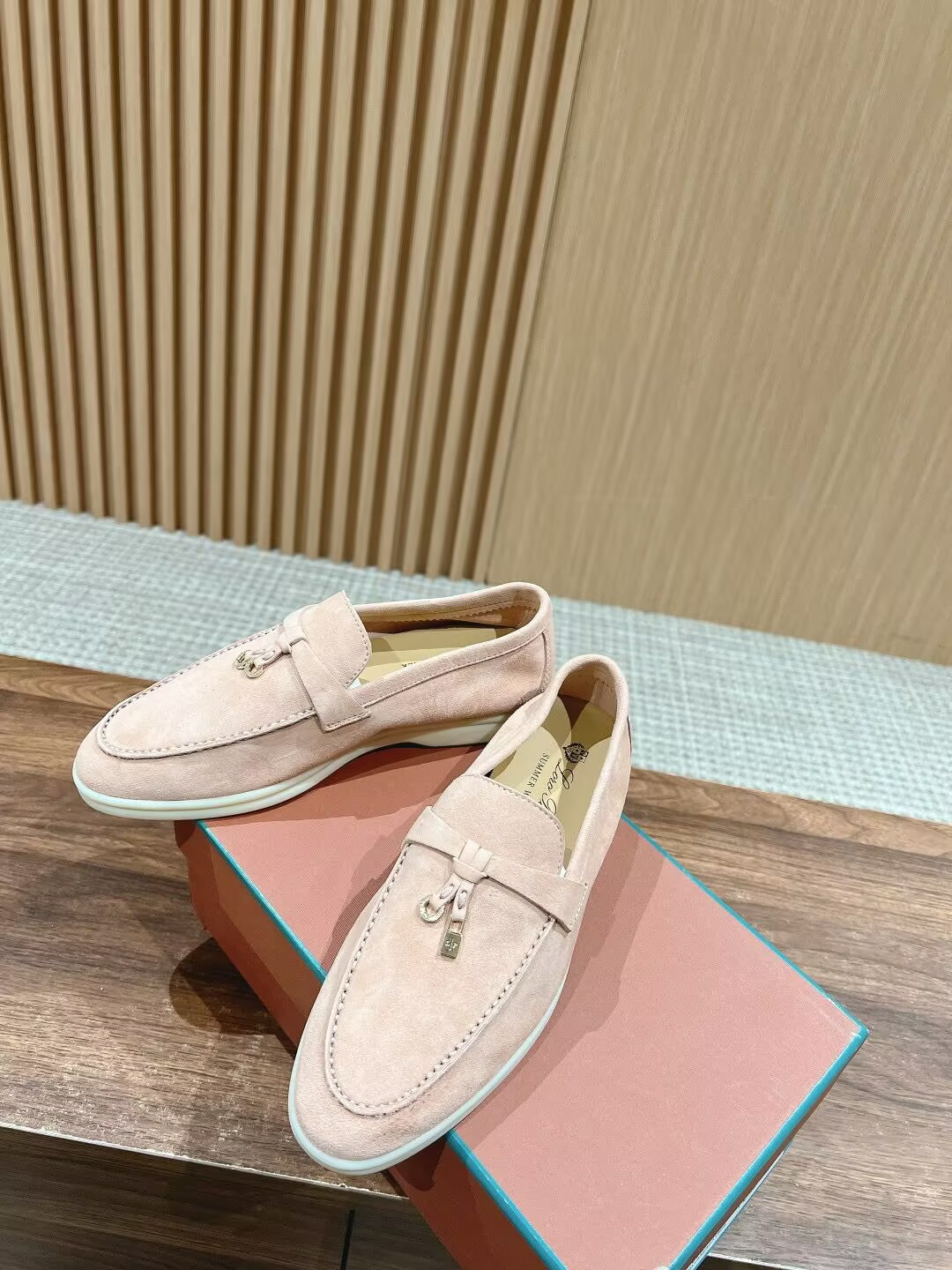 ua L**o p*ana summer charms walk loafers