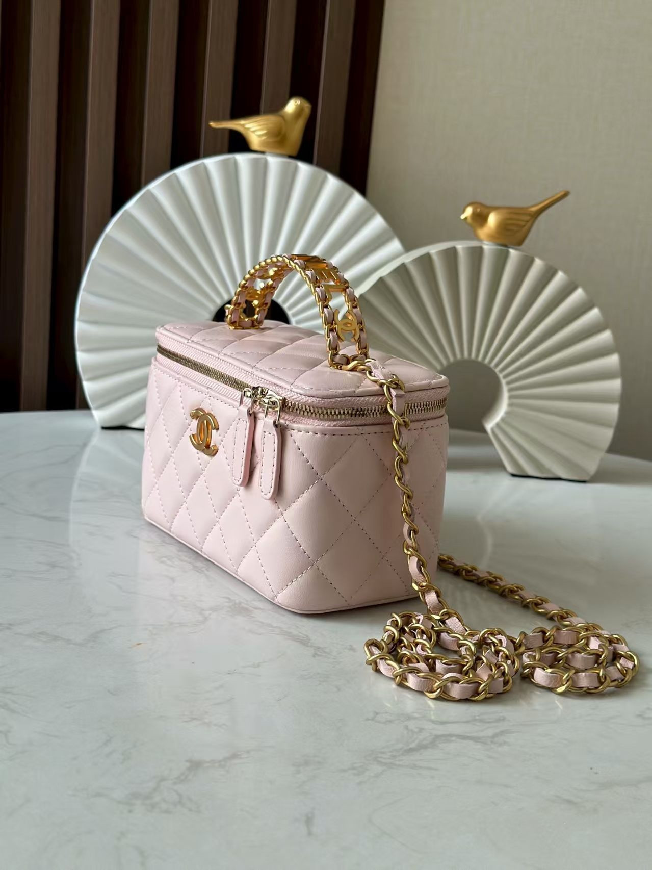 Ch*el vanity with chain 9.5x17x8cm