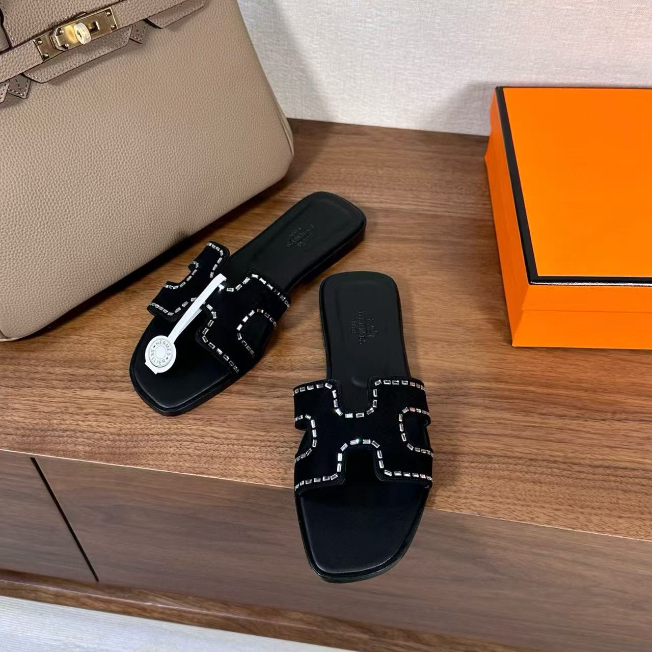 ua H**me5 oran sandal