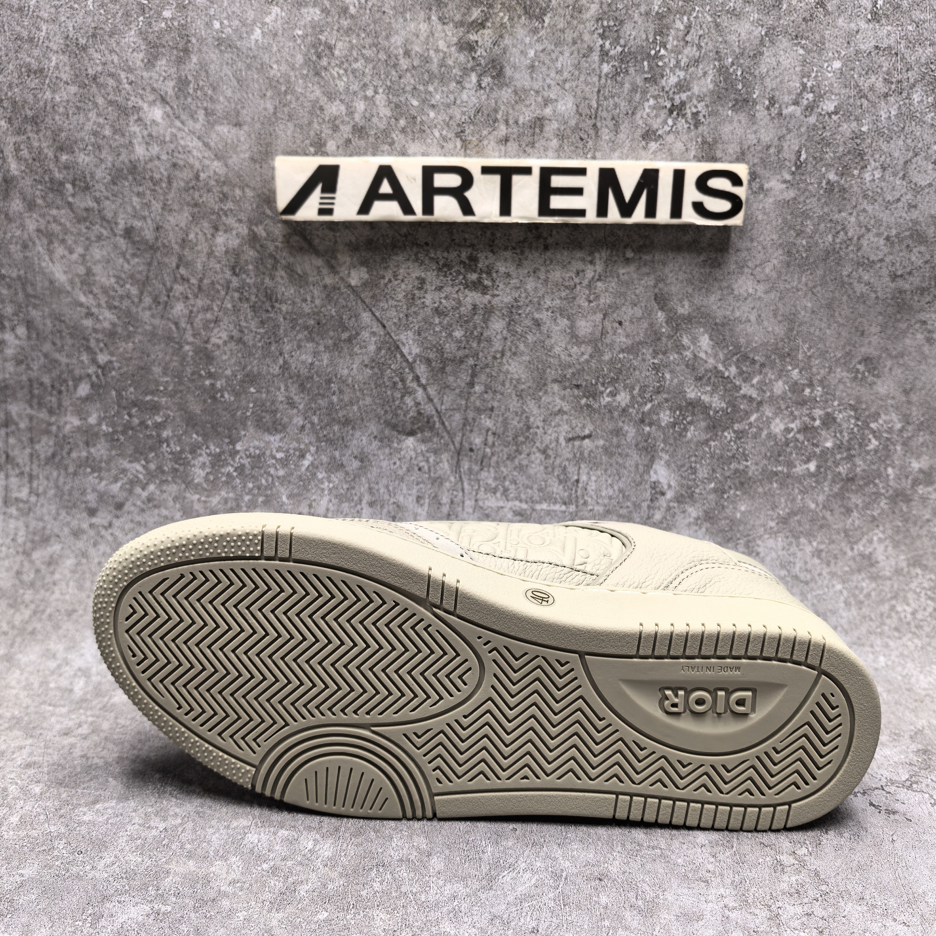ua D*or sneaker